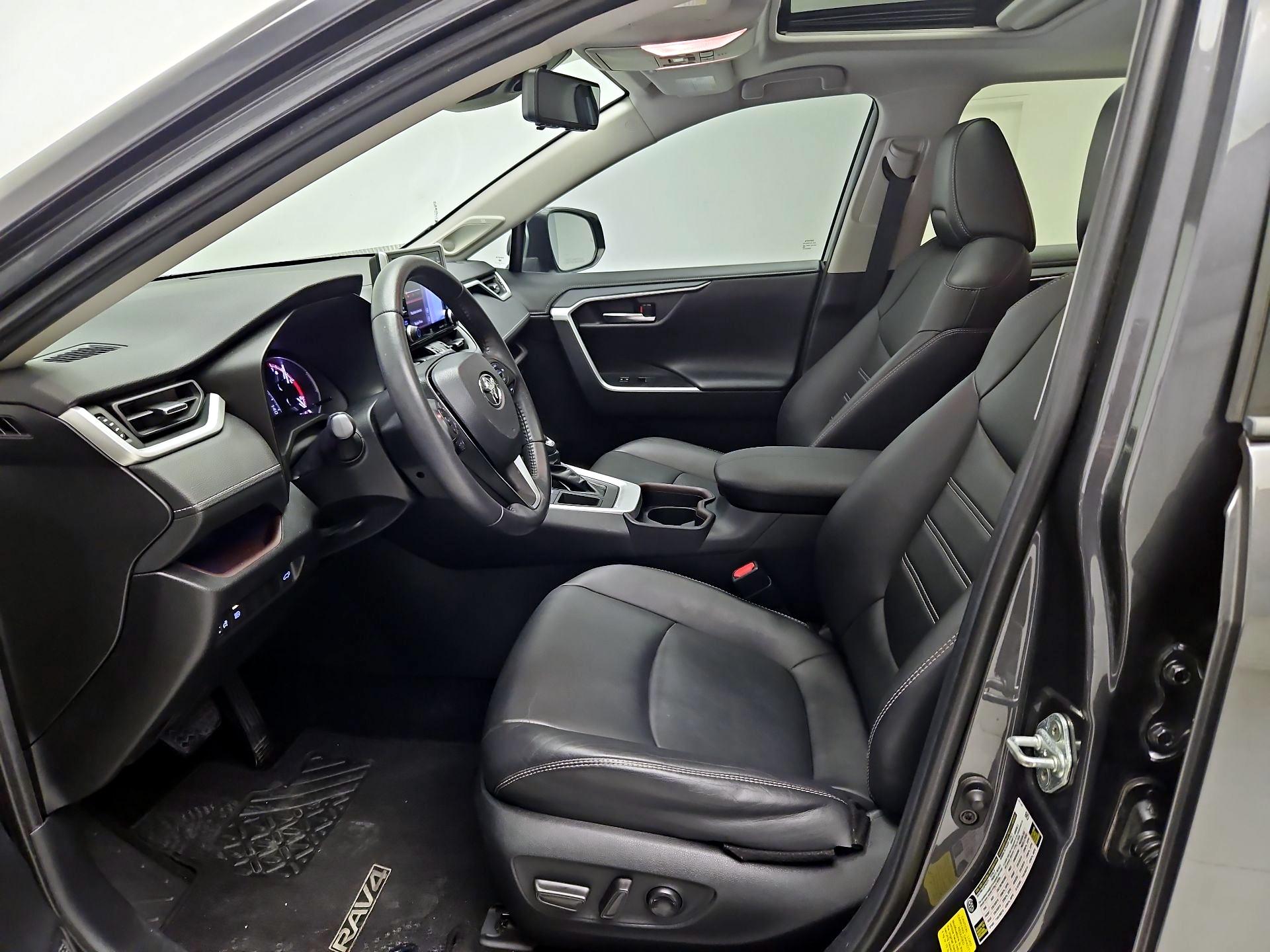 Thumbnail: 2019 Toyota RAV4 - 11