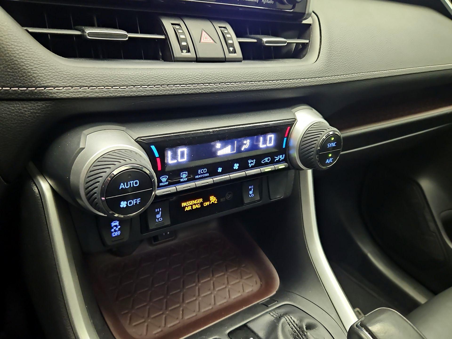 Thumbnail: 2019 Toyota RAV4 - 17