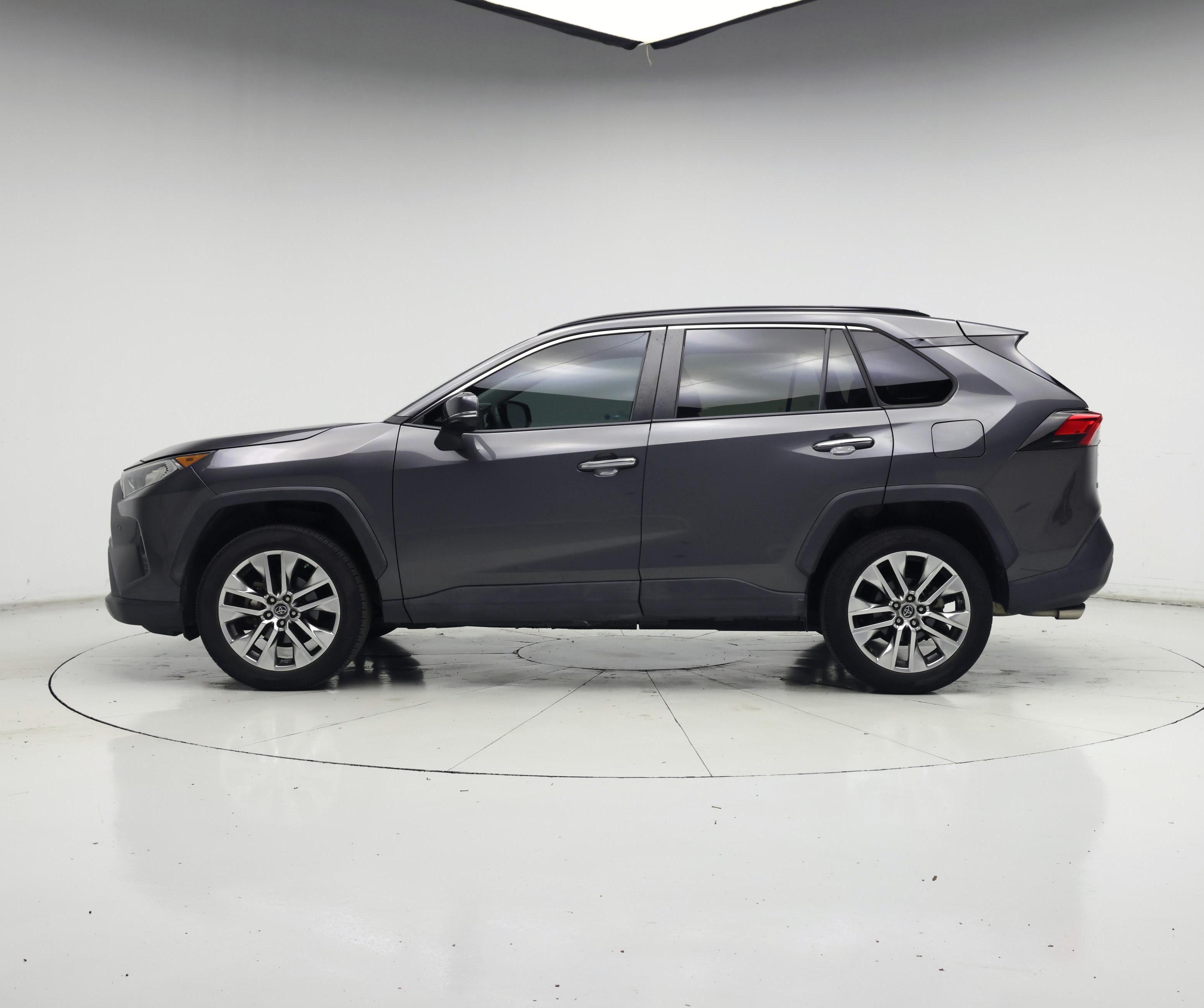 Thumbnail: 2019 Toyota RAV4 - 3
