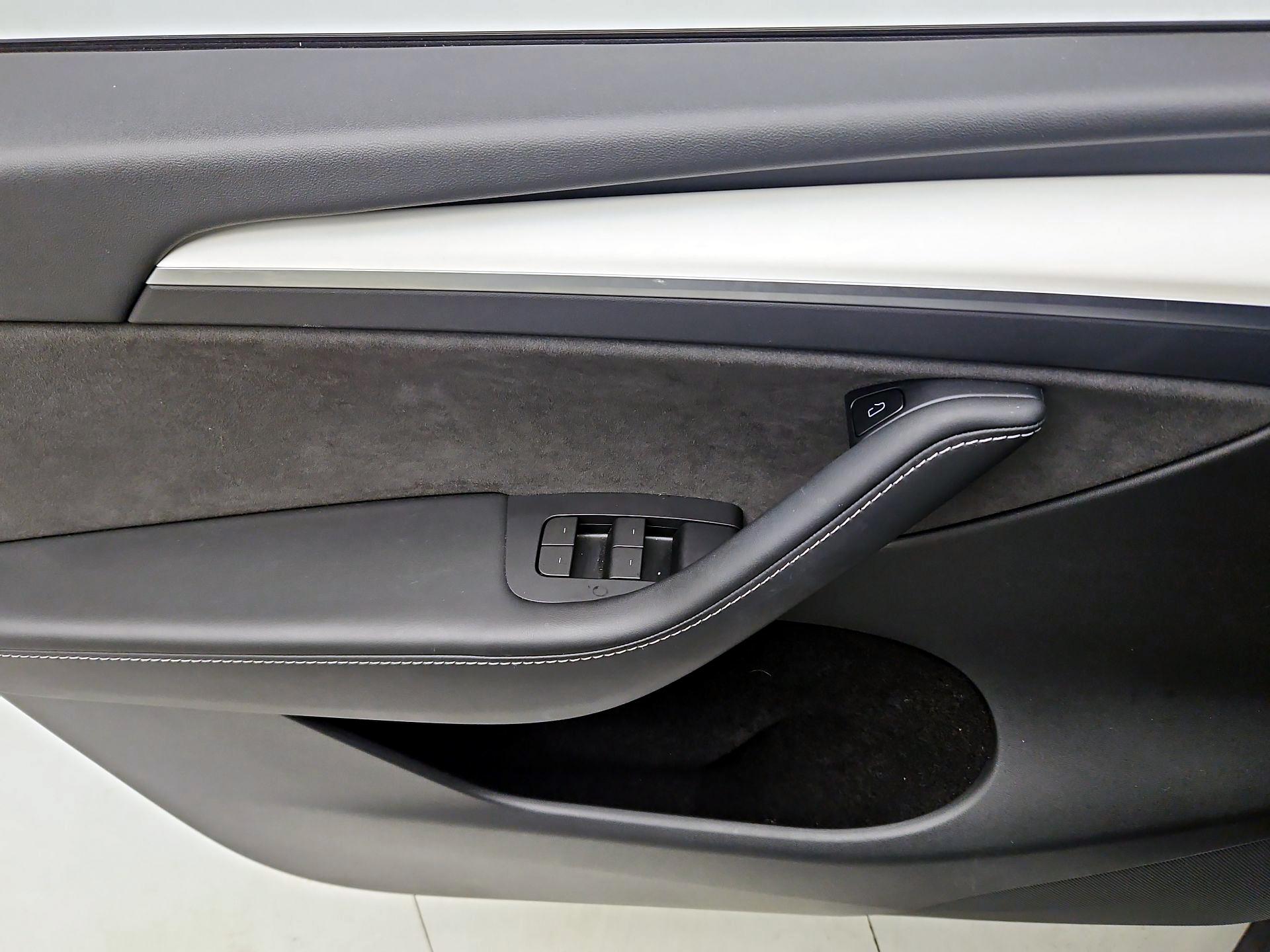 Thumbnail: 2022 Tesla Model Y - 12