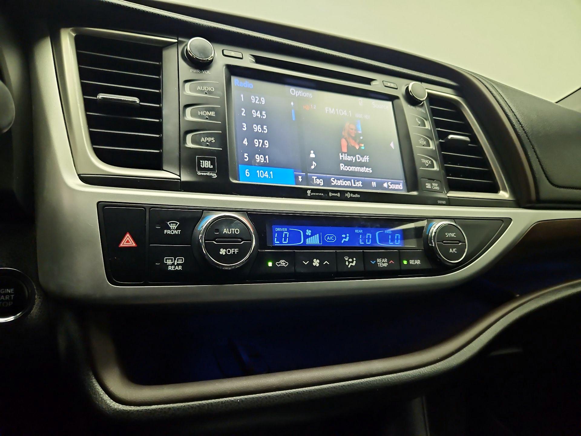 Thumbnail: 2016 Toyota Highlander - 15