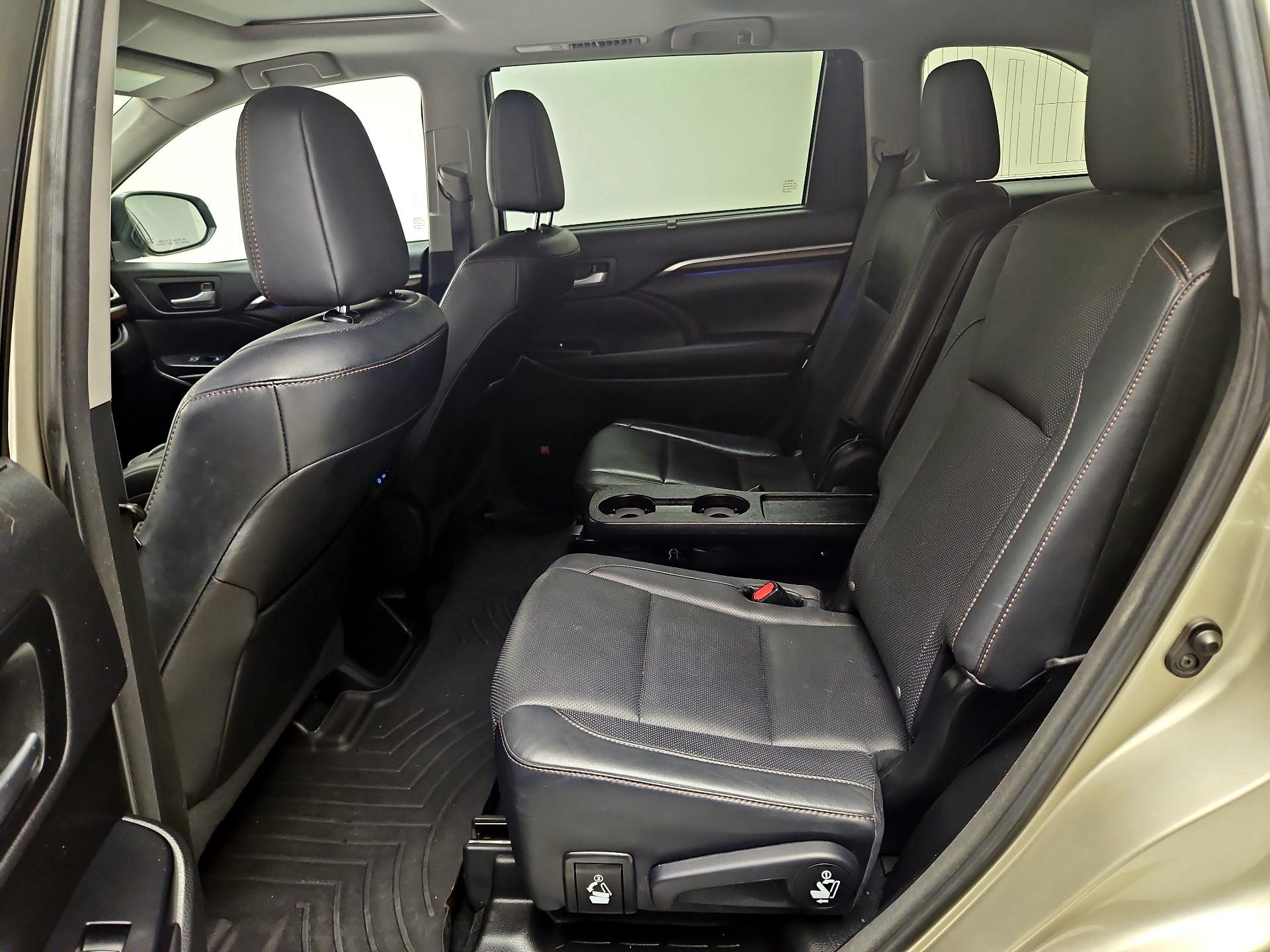 Thumbnail: 2016 Toyota Highlander - 17