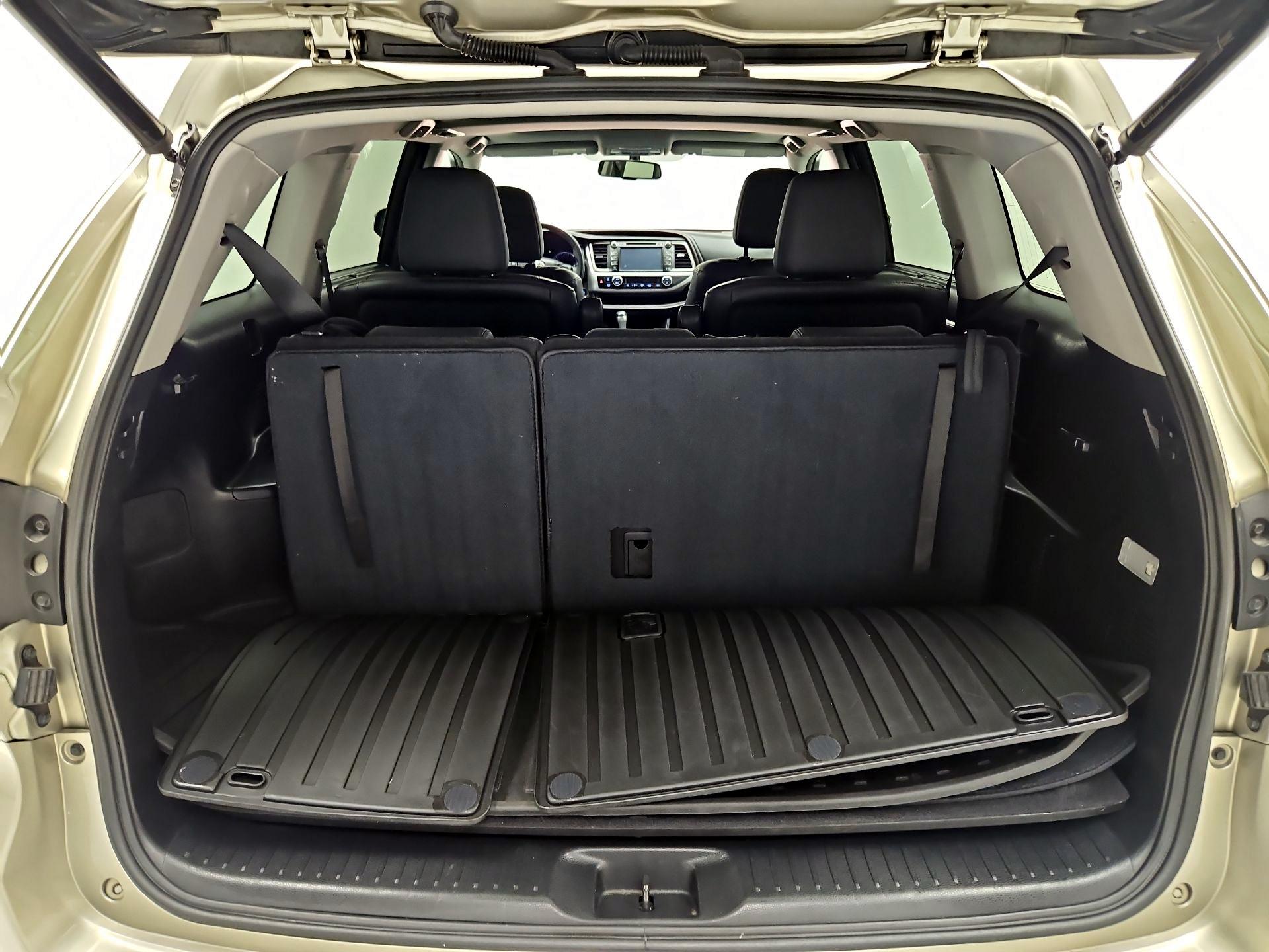 Thumbnail: 2016 Toyota Highlander - 18