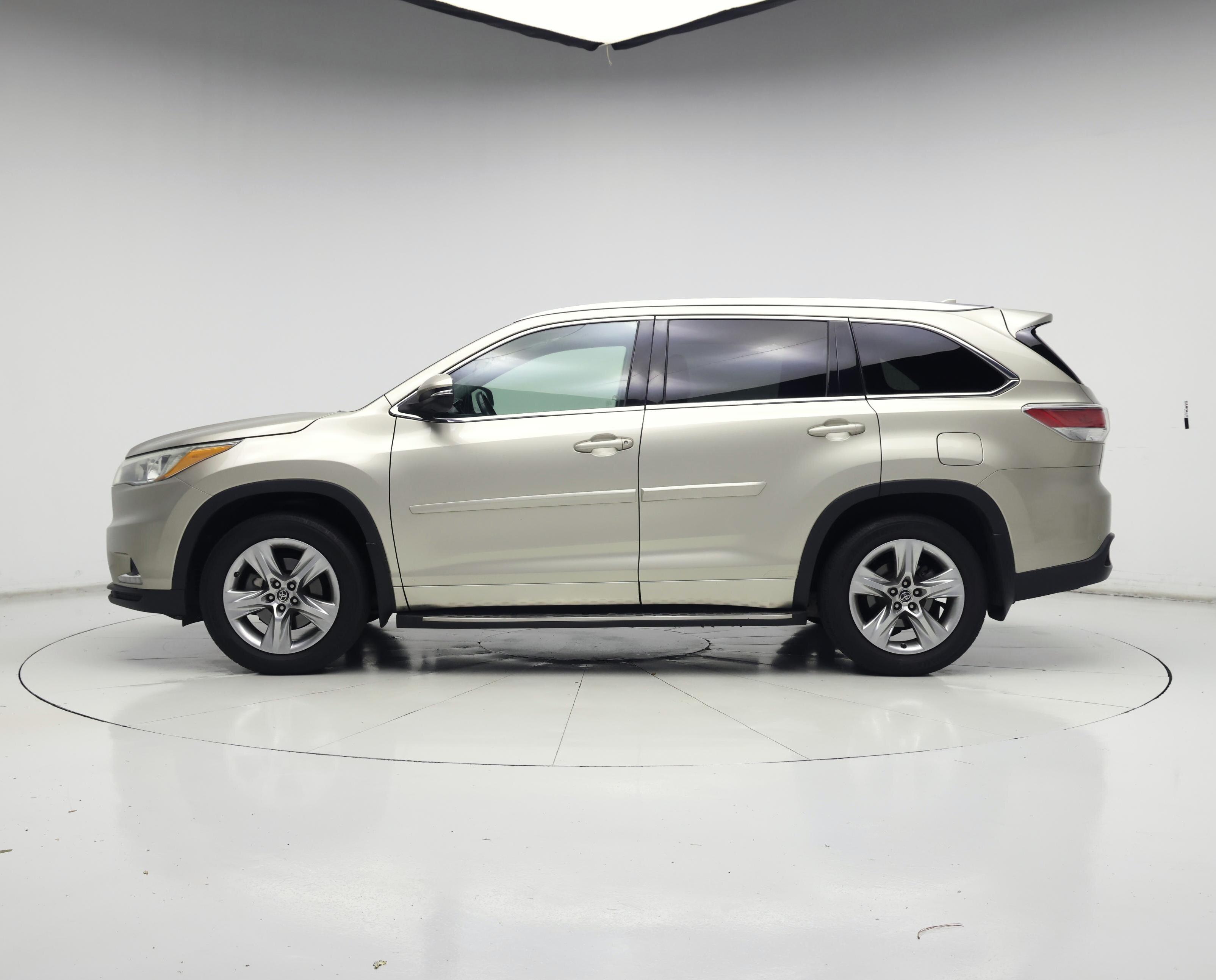 Thumbnail: 2016 Toyota Highlander - 3