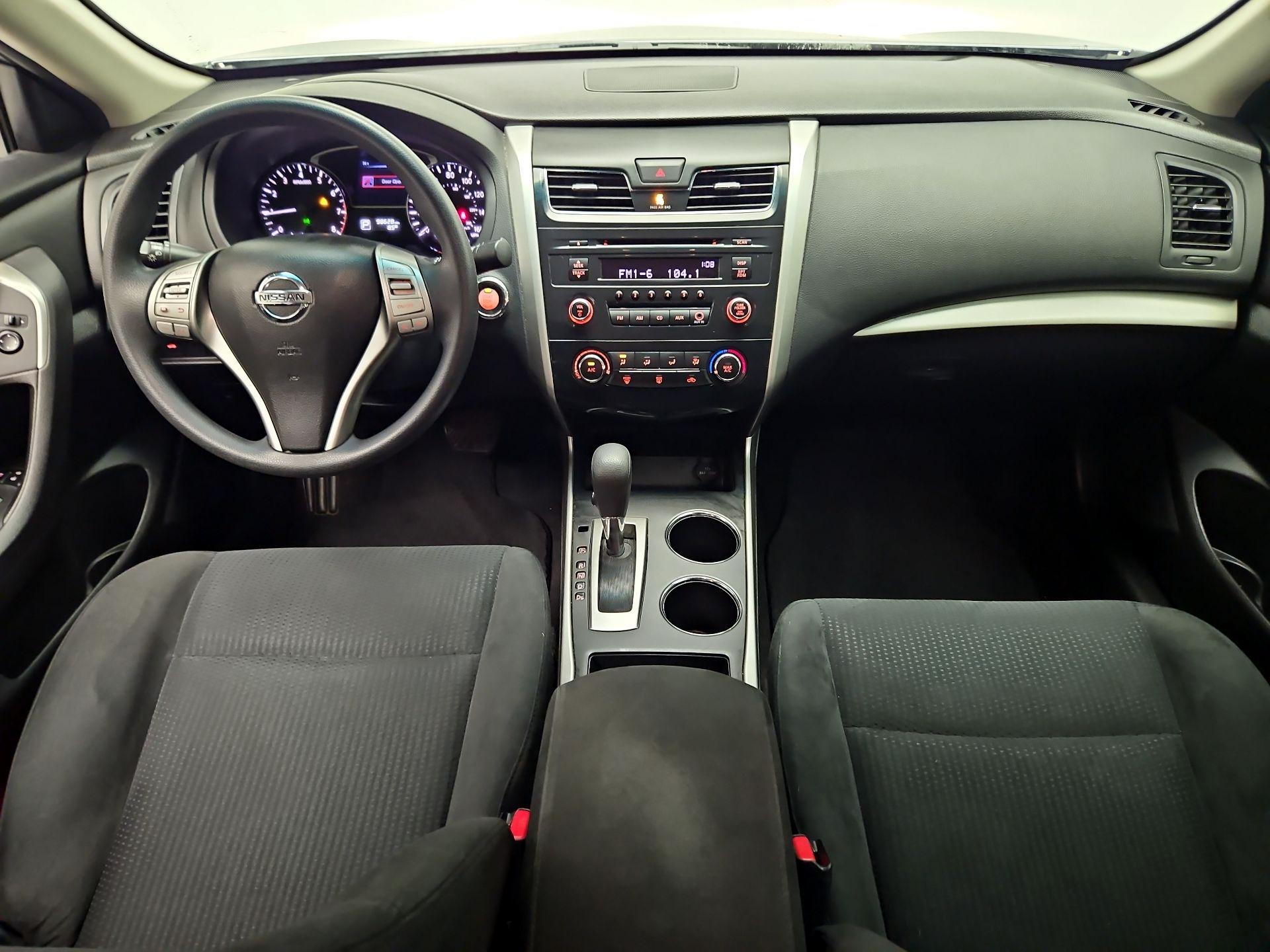 Thumbnail: 2015 Nissan Altima - 9