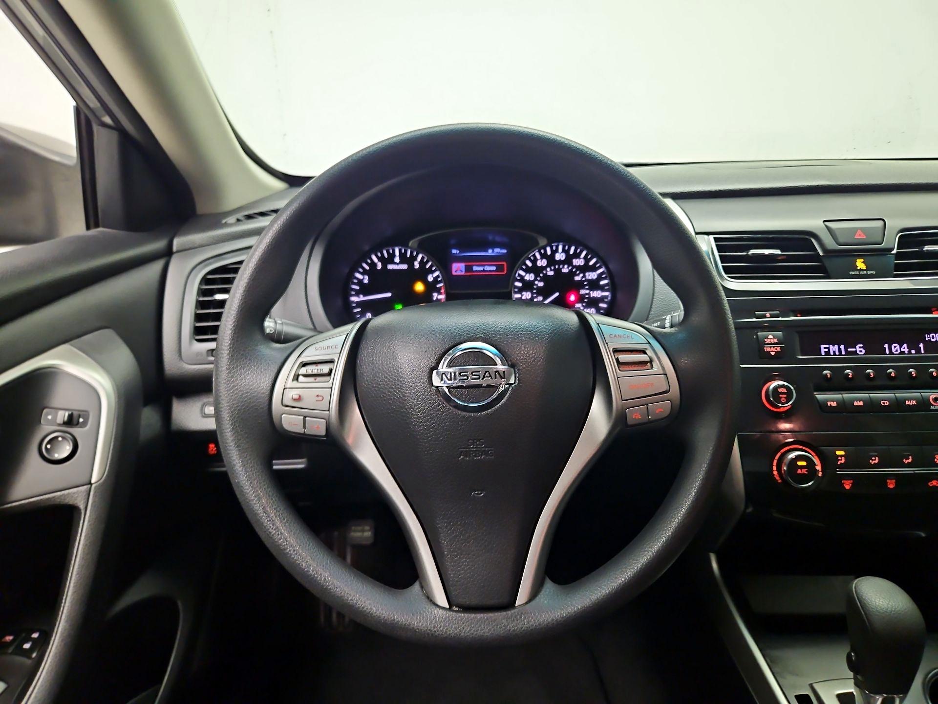 Thumbnail: 2015 Nissan Altima - 10