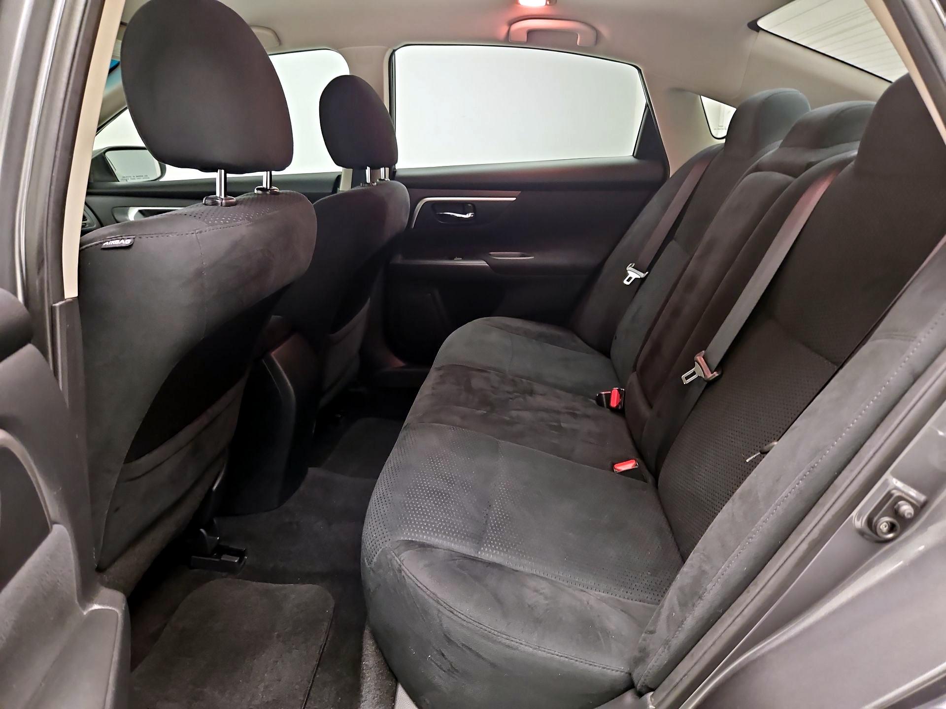 Thumbnail: 2015 Nissan Altima - 16