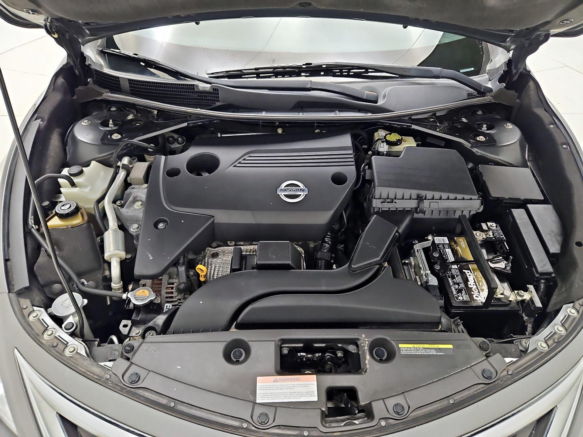 Thumbnail: 2015 Nissan Altima - 18