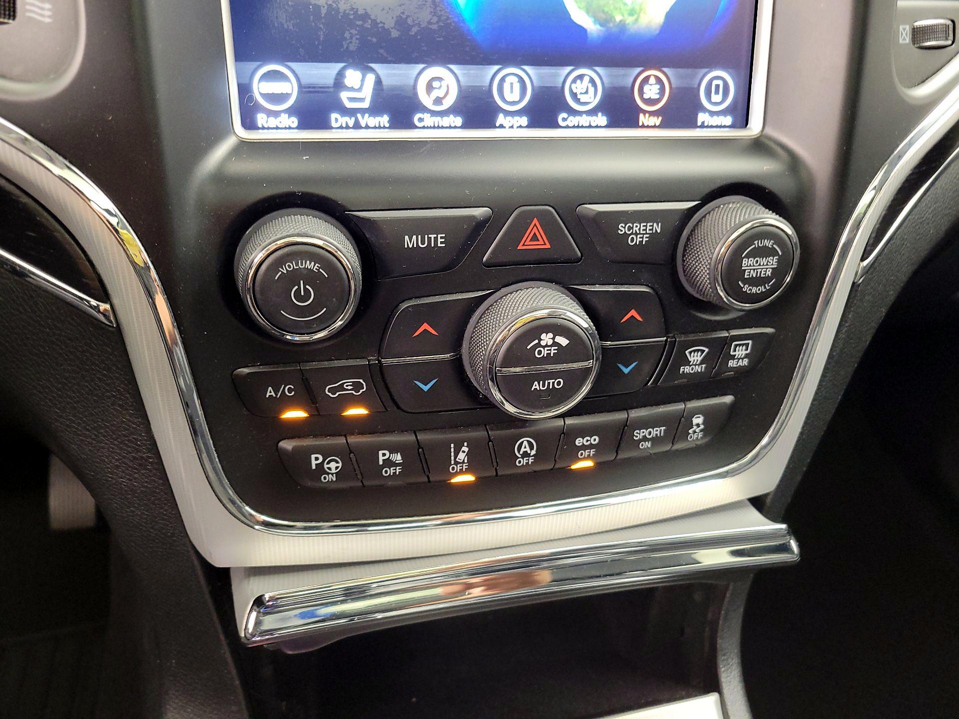 Thumbnail: 2018 Jeep Grand Cherokee - 17