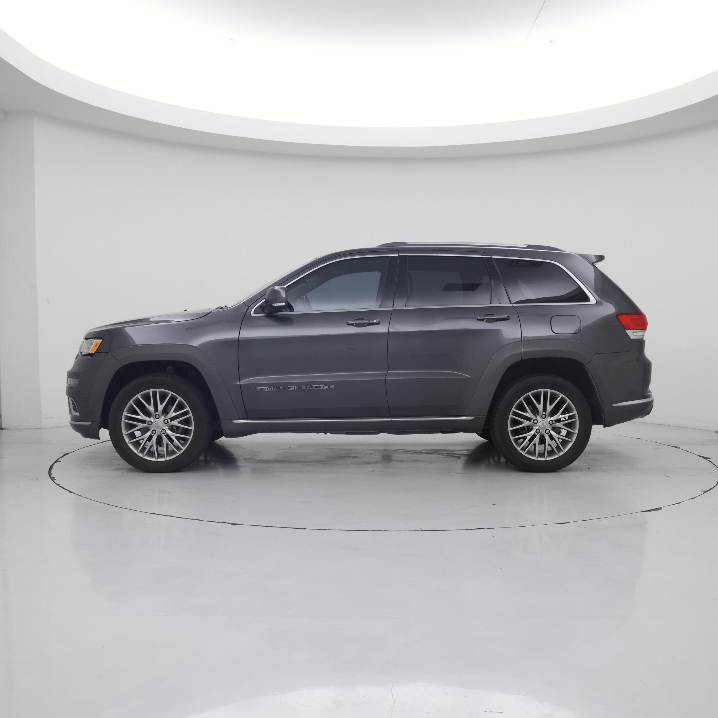 Thumbnail: 2018 Jeep Grand Cherokee - 3
