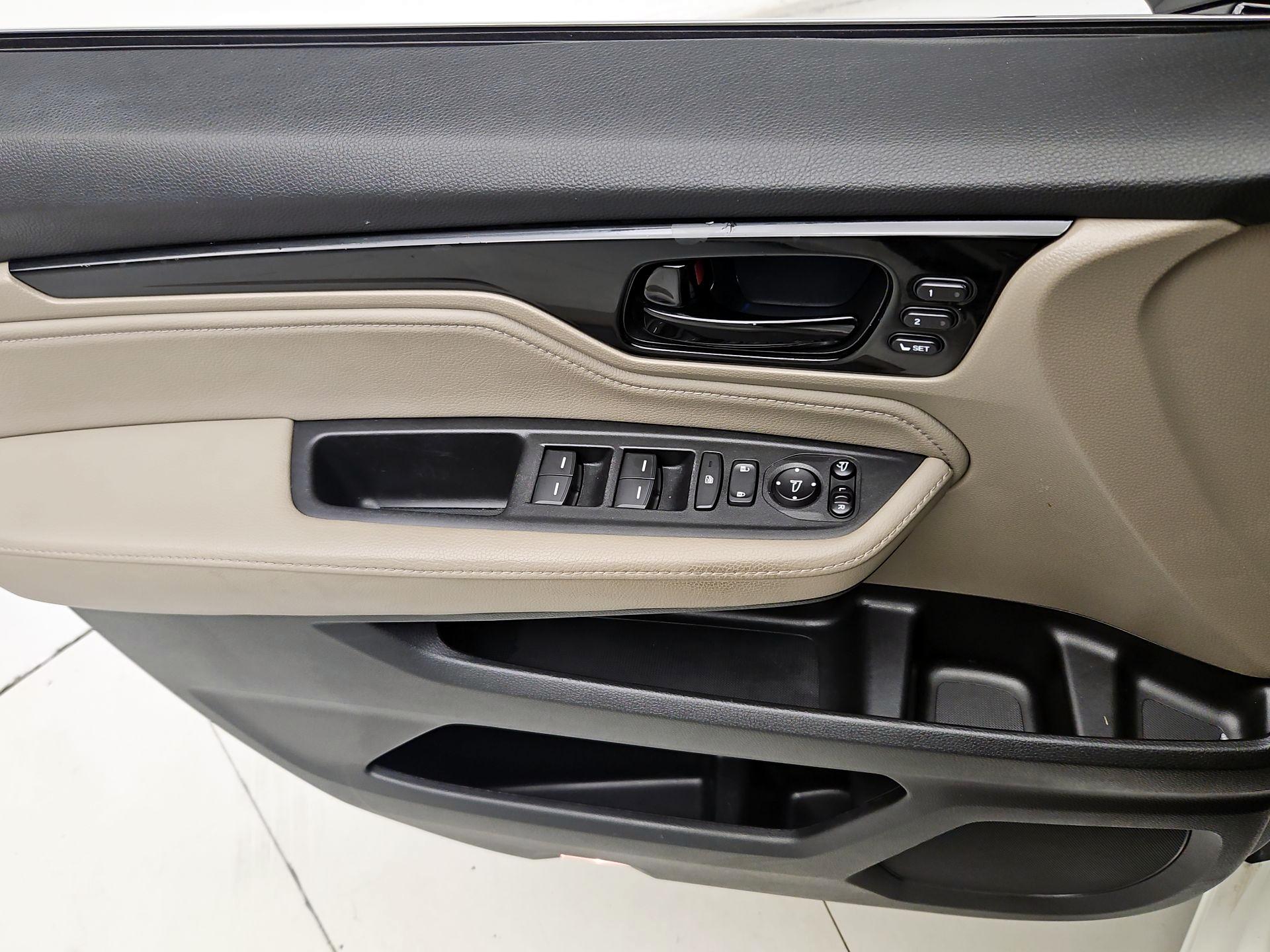 Thumbnail: 2019 Honda Odyssey - 12