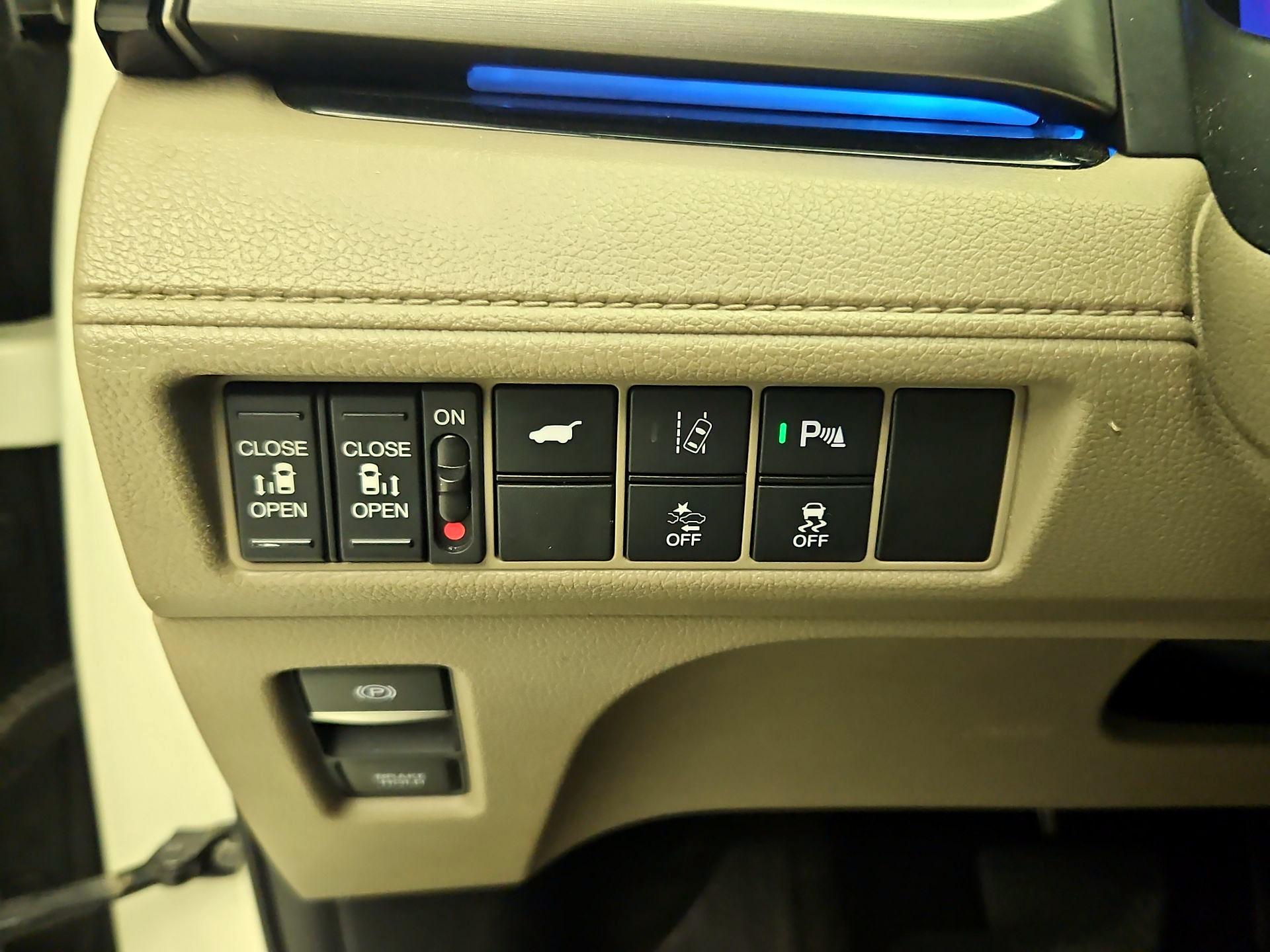 Thumbnail: 2019 Honda Odyssey - 13