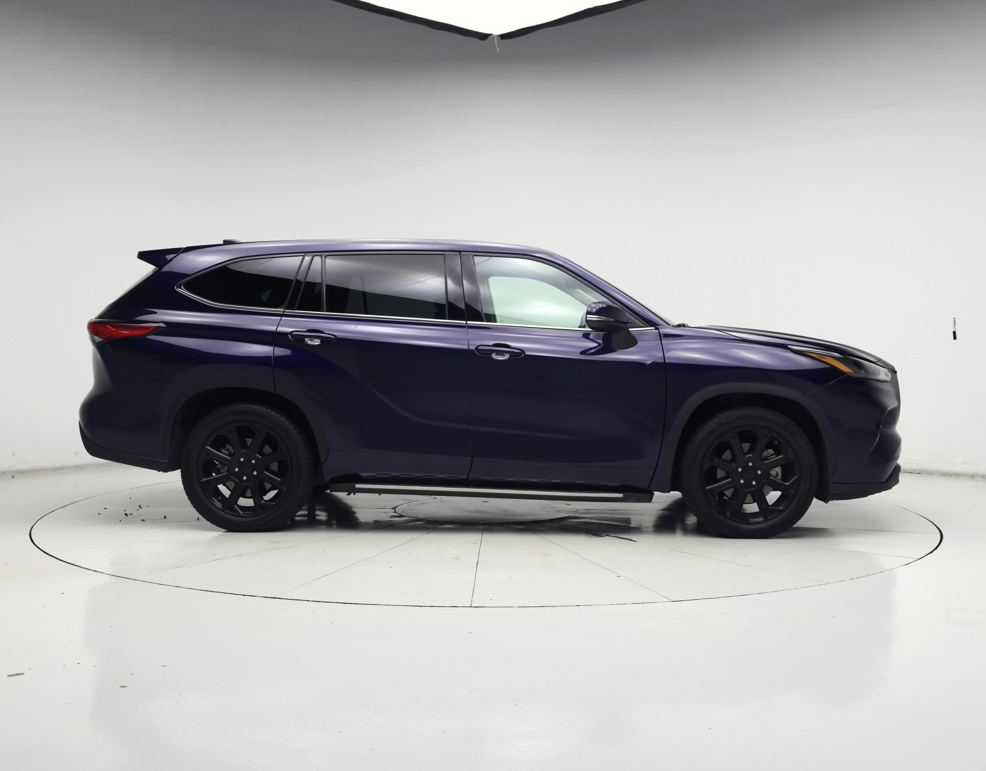 Thumbnail: 2022 Toyota Highlander - 7