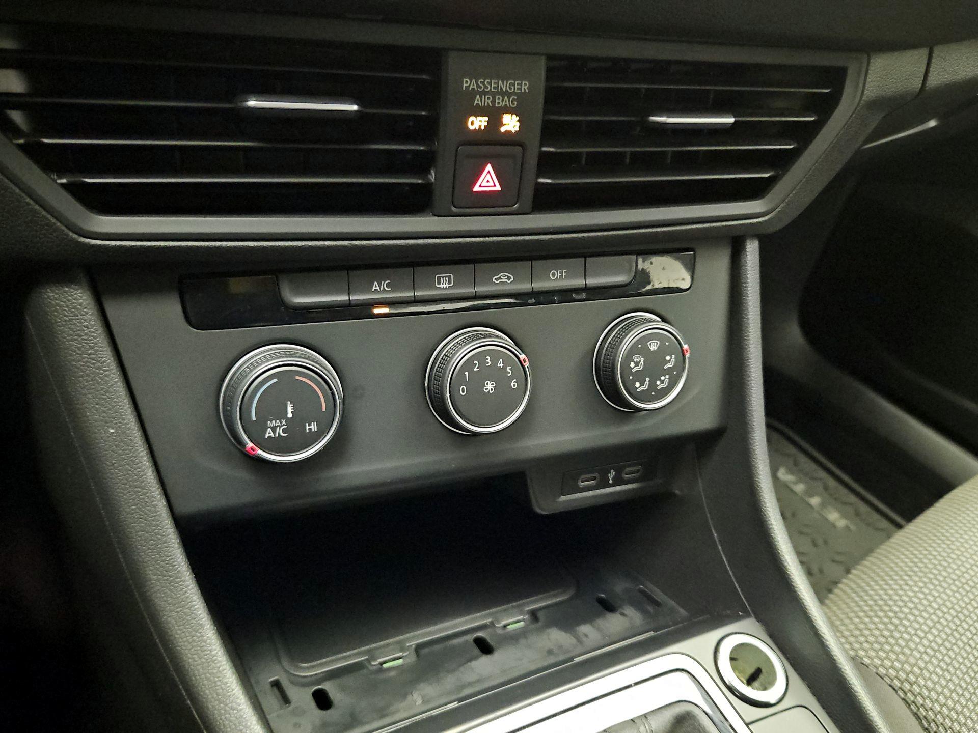 Thumbnail: 2020 Volkswagen Jetta - 16