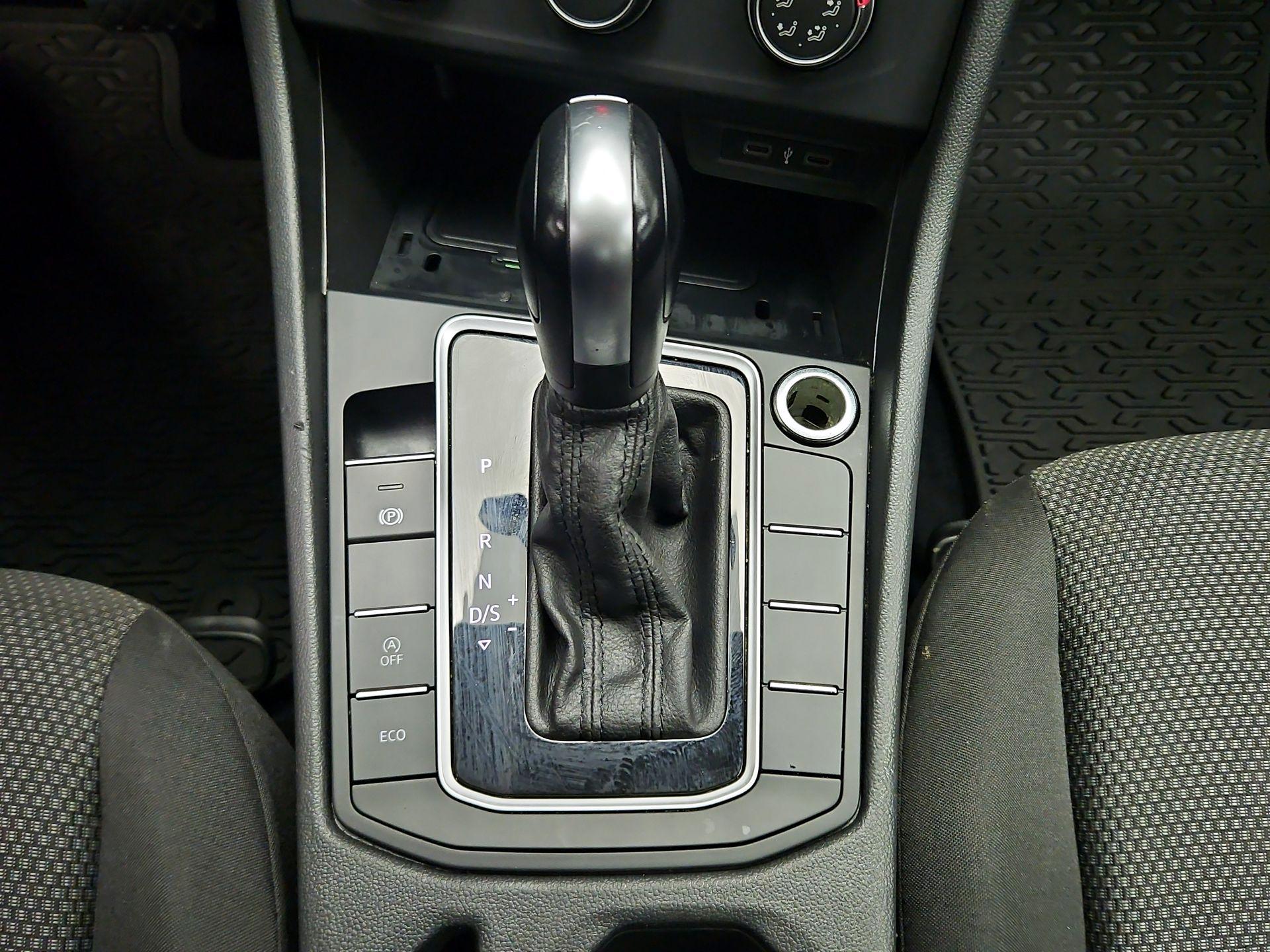 Thumbnail: 2020 Volkswagen Jetta - 17