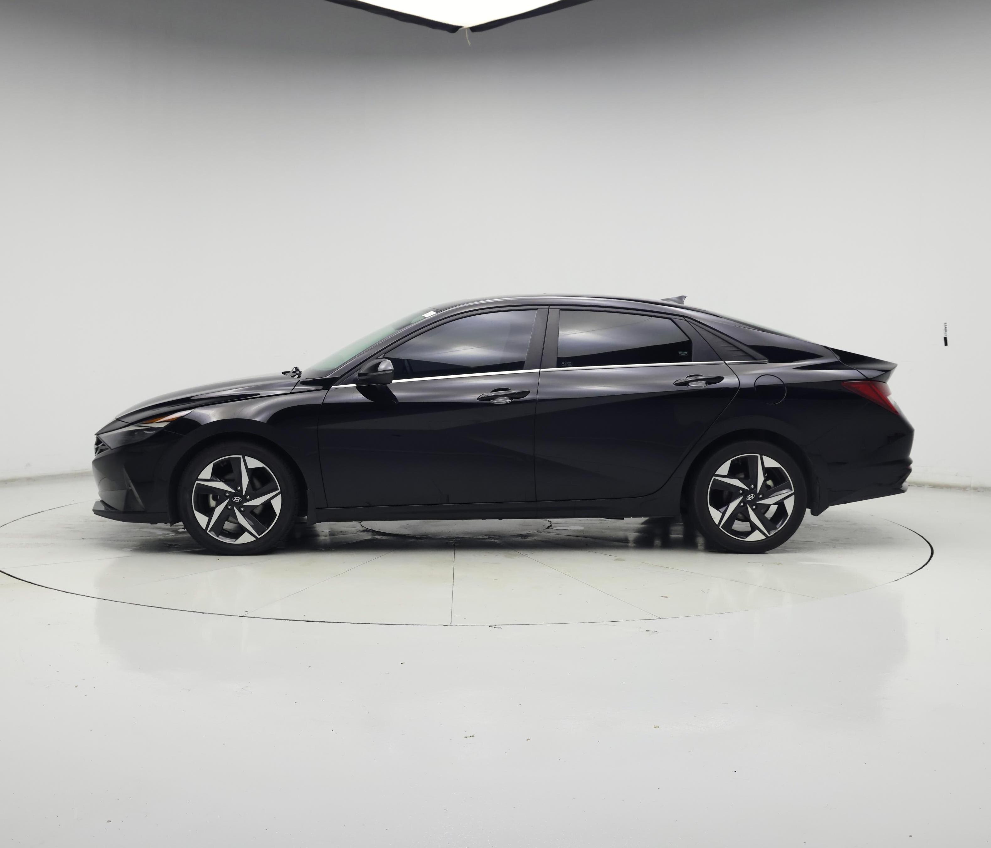 Thumbnail: 2023 Hyundai Elantra - 3