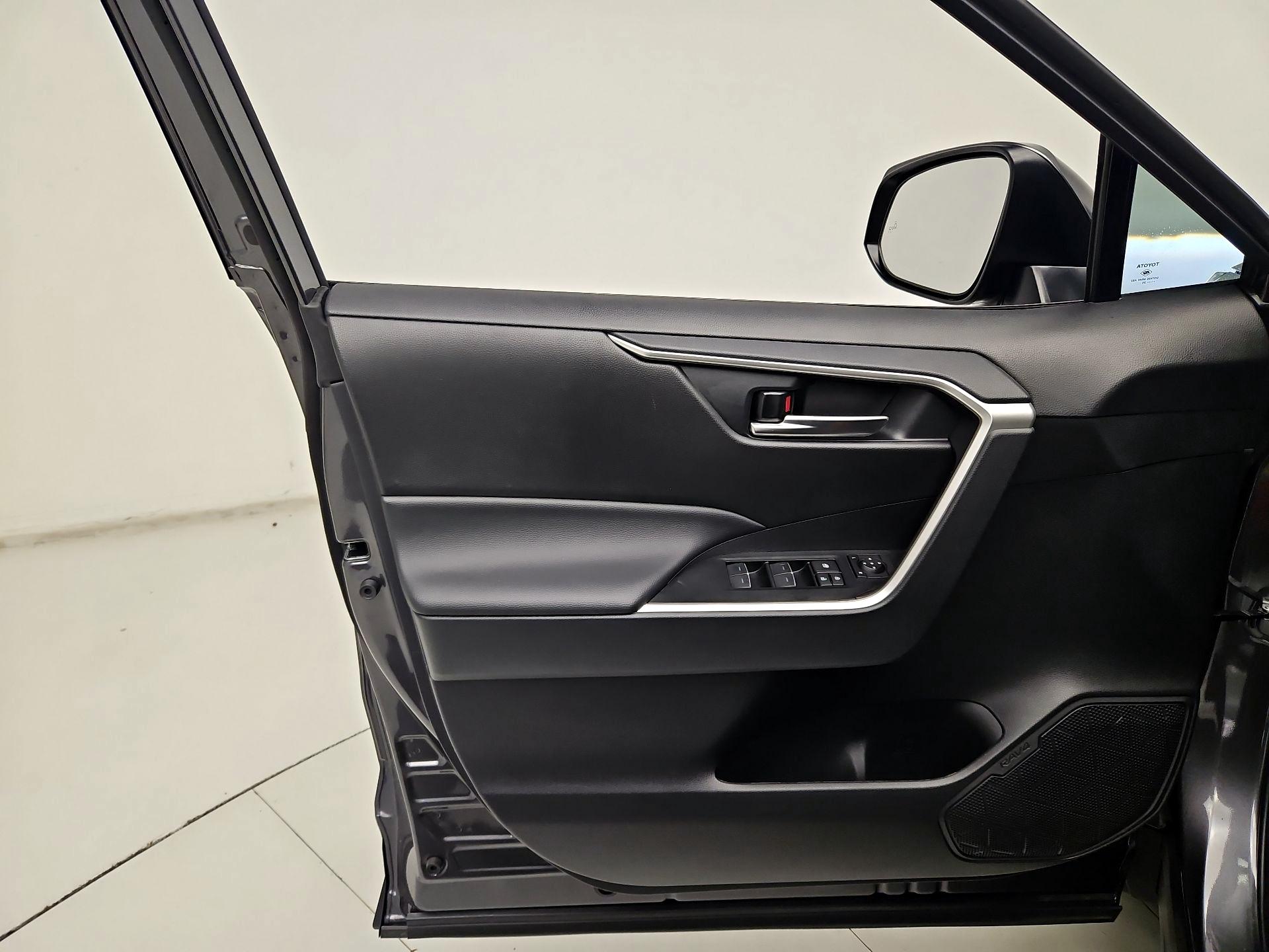 Thumbnail: 2025 Toyota RAV4 - 12