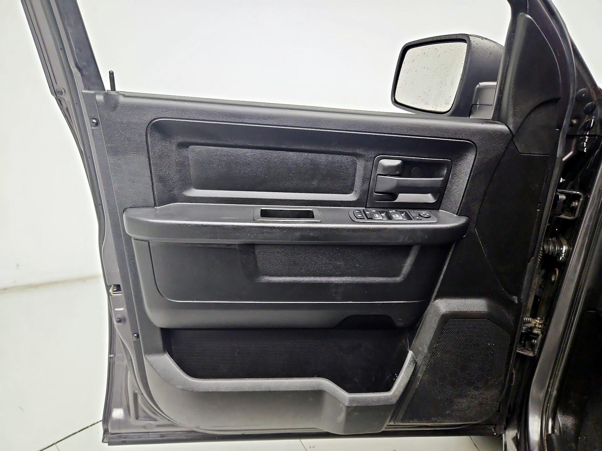 Thumbnail: 2020 RAM 1500 Classic - 12