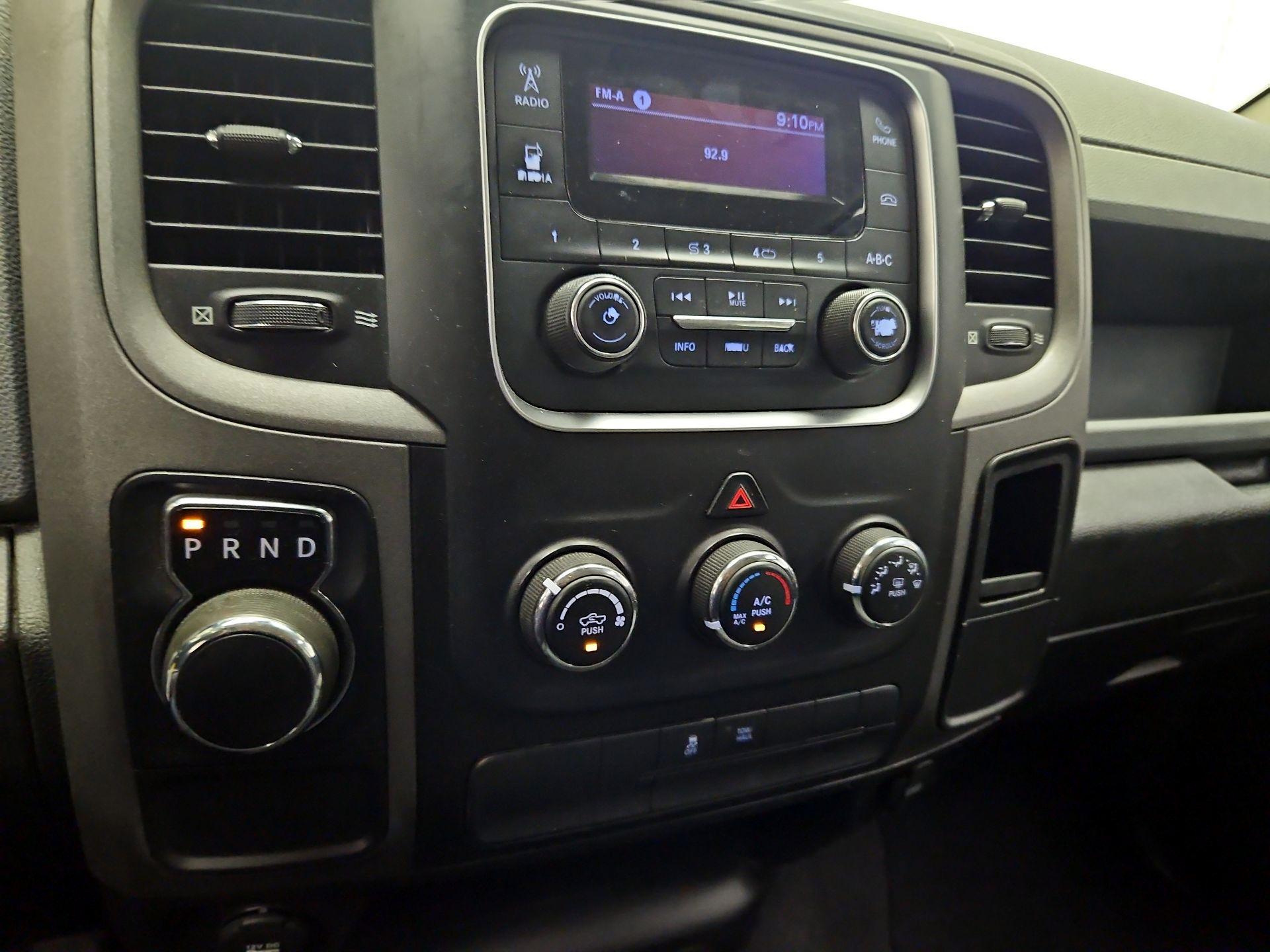 Thumbnail: 2020 RAM 1500 Classic - 14