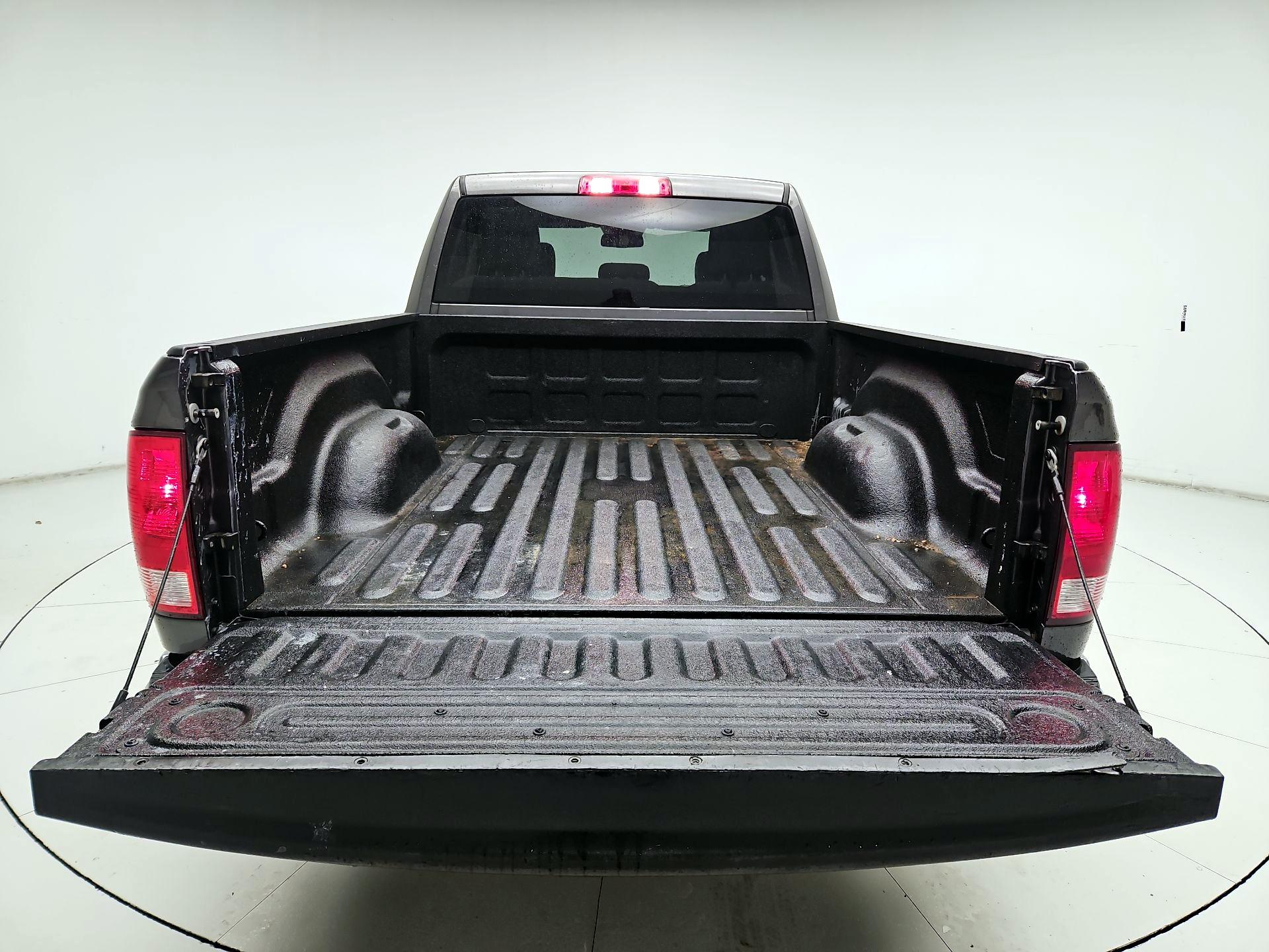 Thumbnail: 2020 RAM 1500 Classic - 17