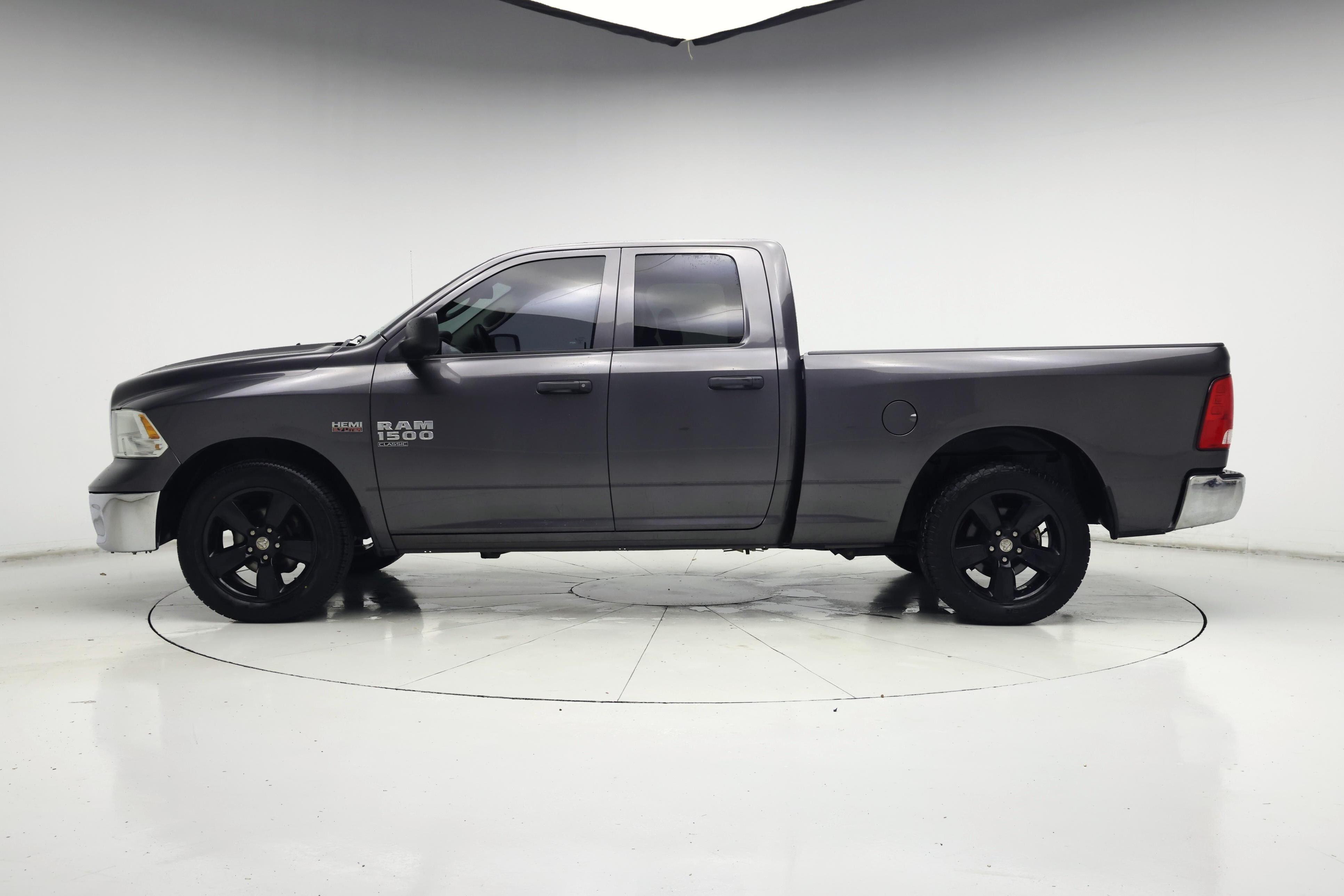 Thumbnail: 2020 RAM 1500 Classic - 3