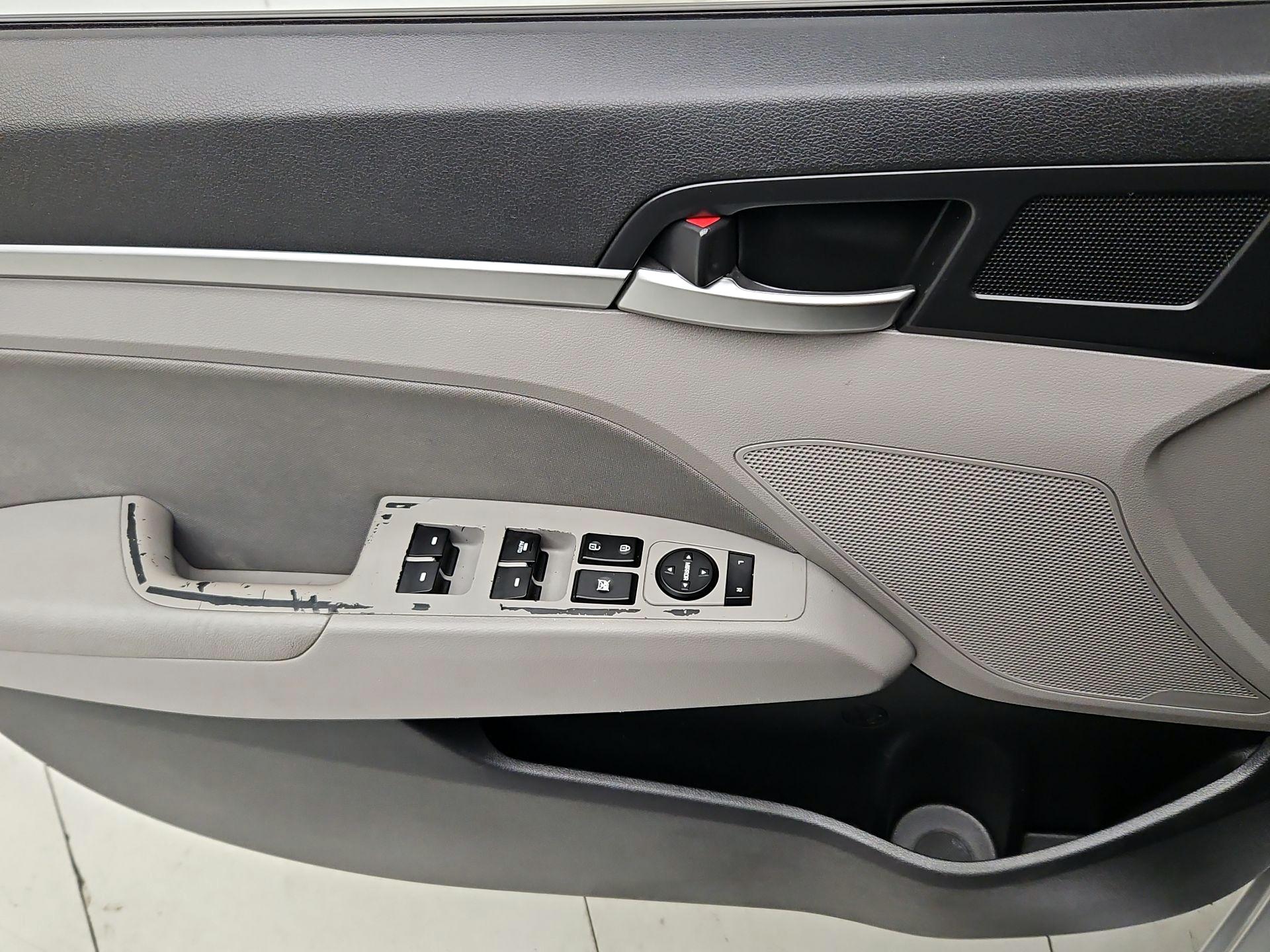 Thumbnail: 2019 Hyundai Elantra - 12