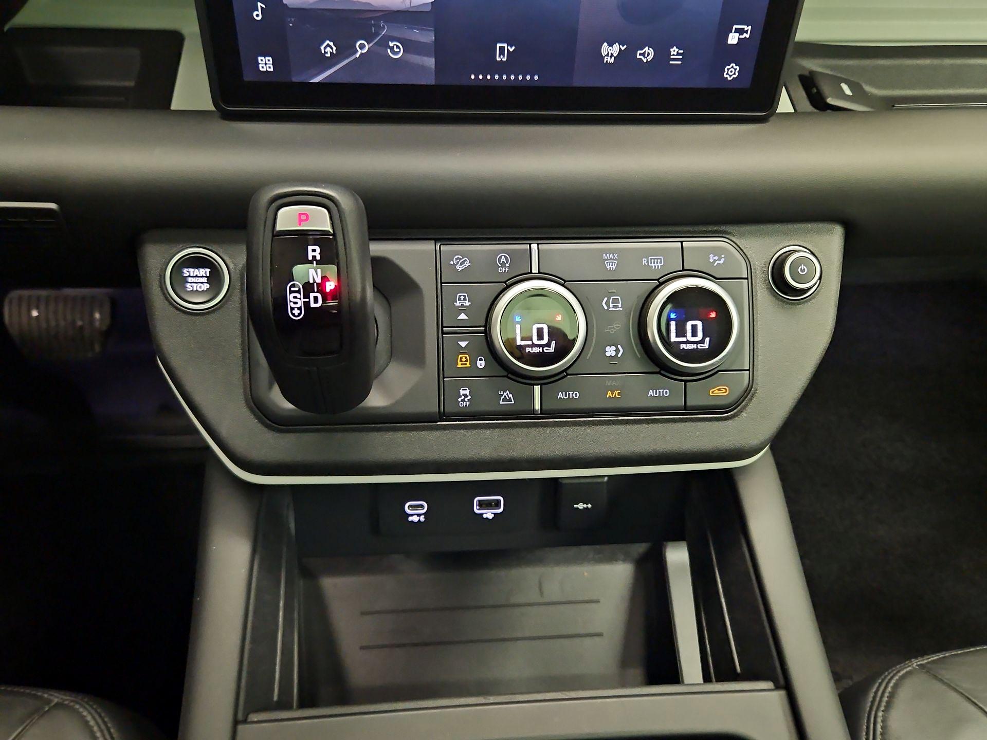 Thumbnail: 2020 Land Rover Defender - 17