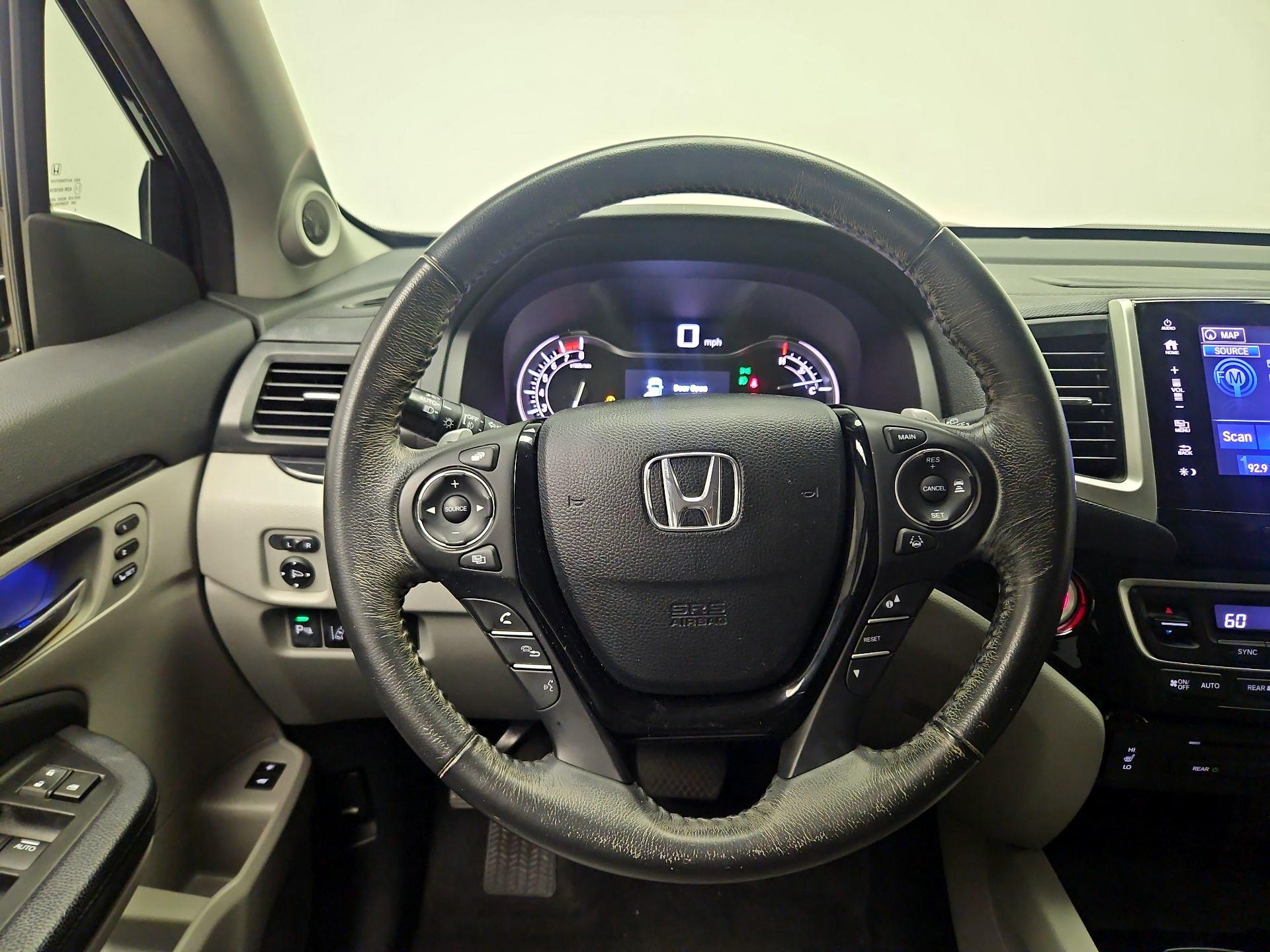 Thumbnail: 2017 Honda Pilot - 10