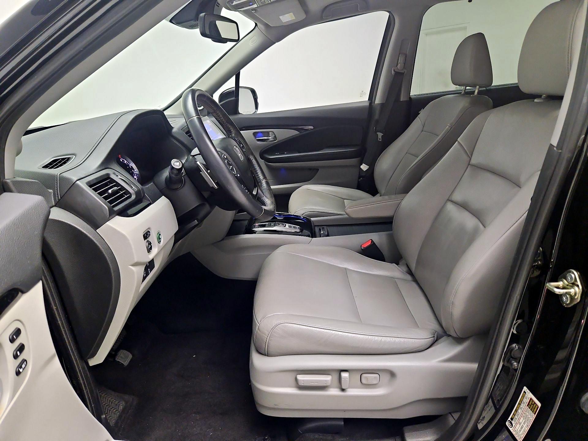 Thumbnail: 2017 Honda Pilot - 11