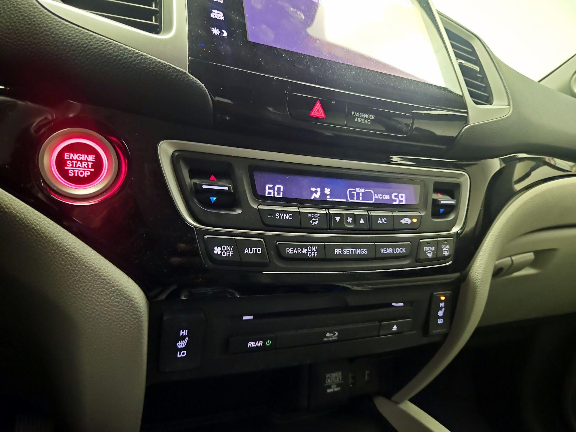 Thumbnail: 2017 Honda Pilot - 15