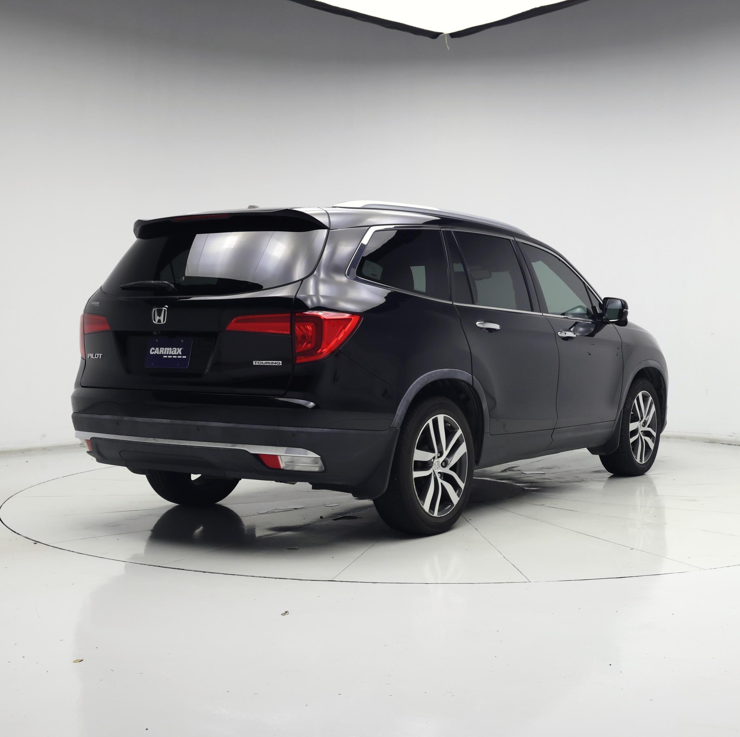 Thumbnail: 2017 Honda Pilot - 8