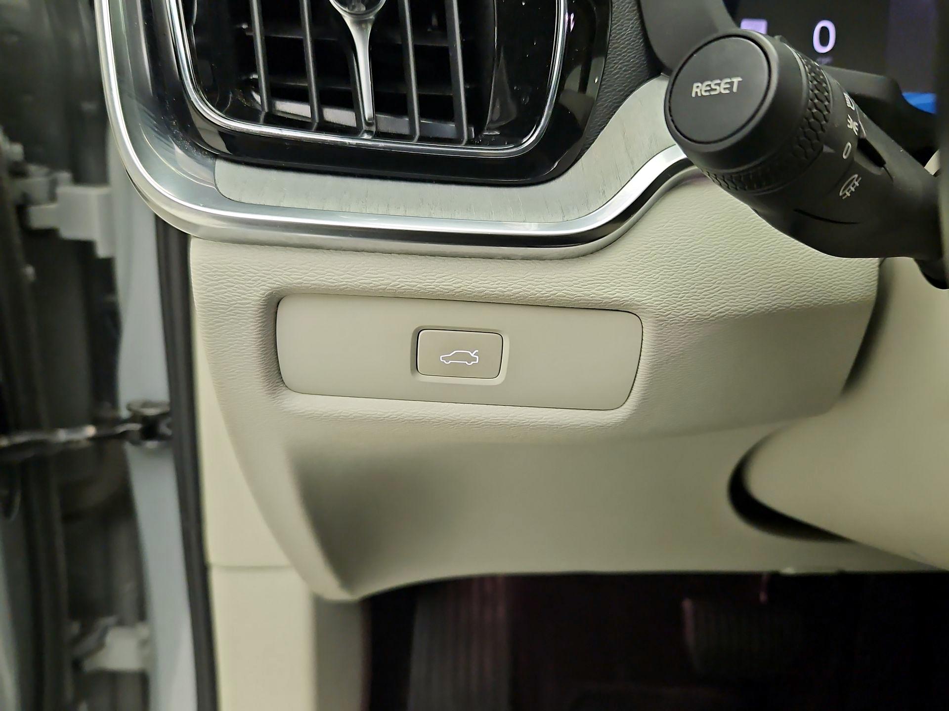 Thumbnail: 2024 Volvo S60 - 13