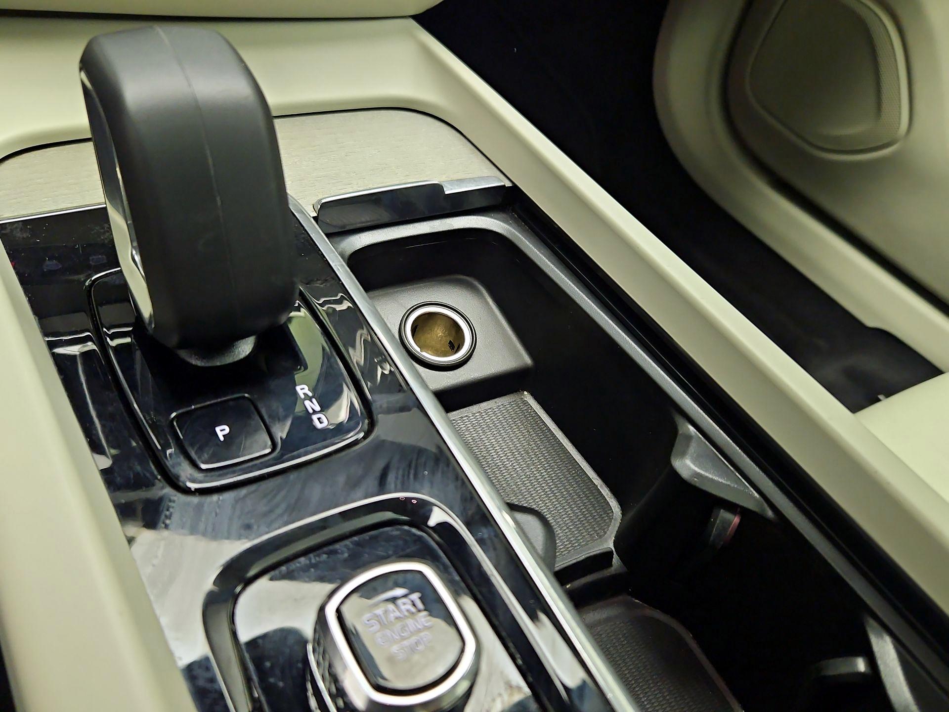 Thumbnail: 2024 Volvo S60 - 19