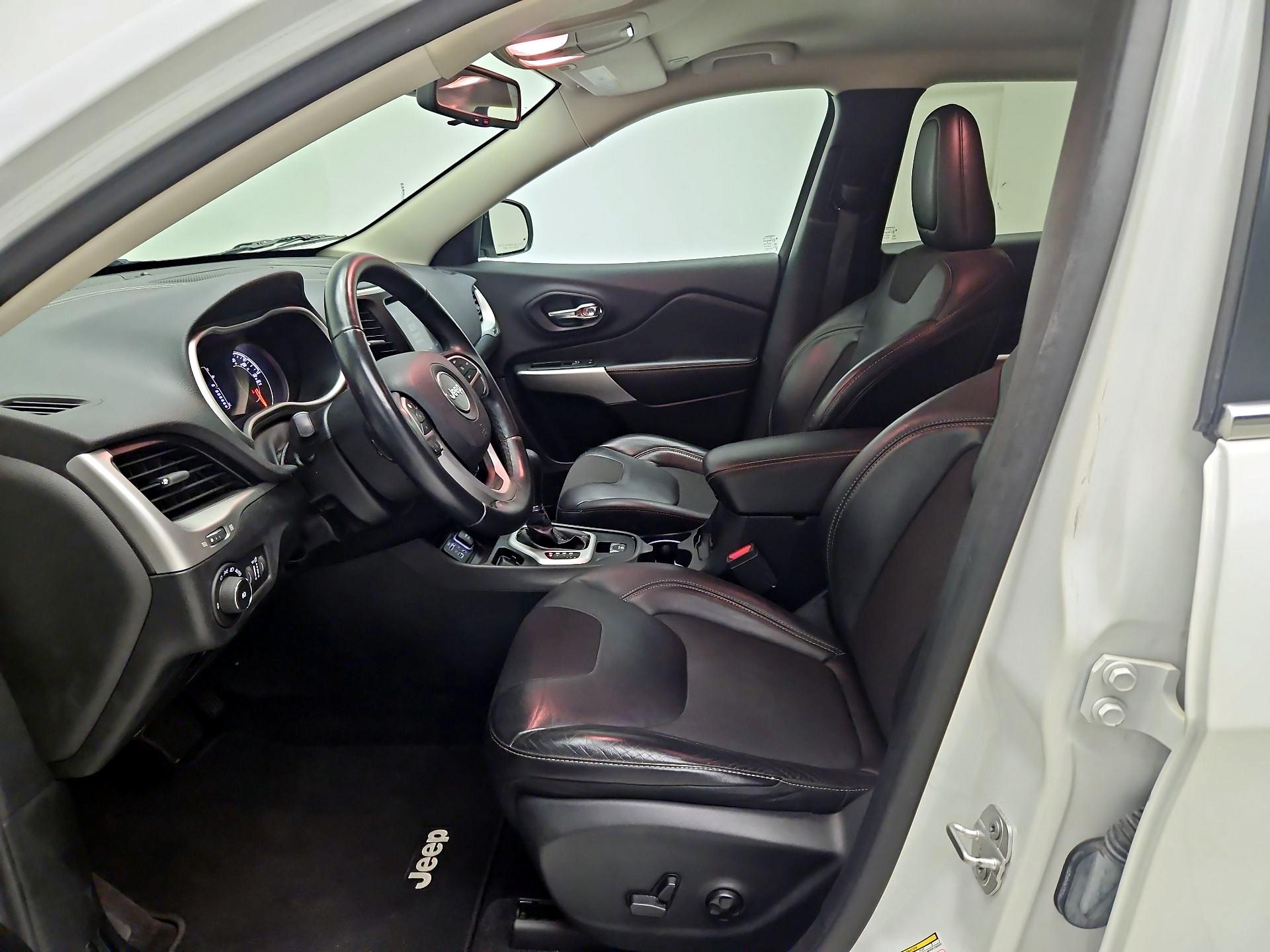 Thumbnail: 2018 Jeep Cherokee - 11