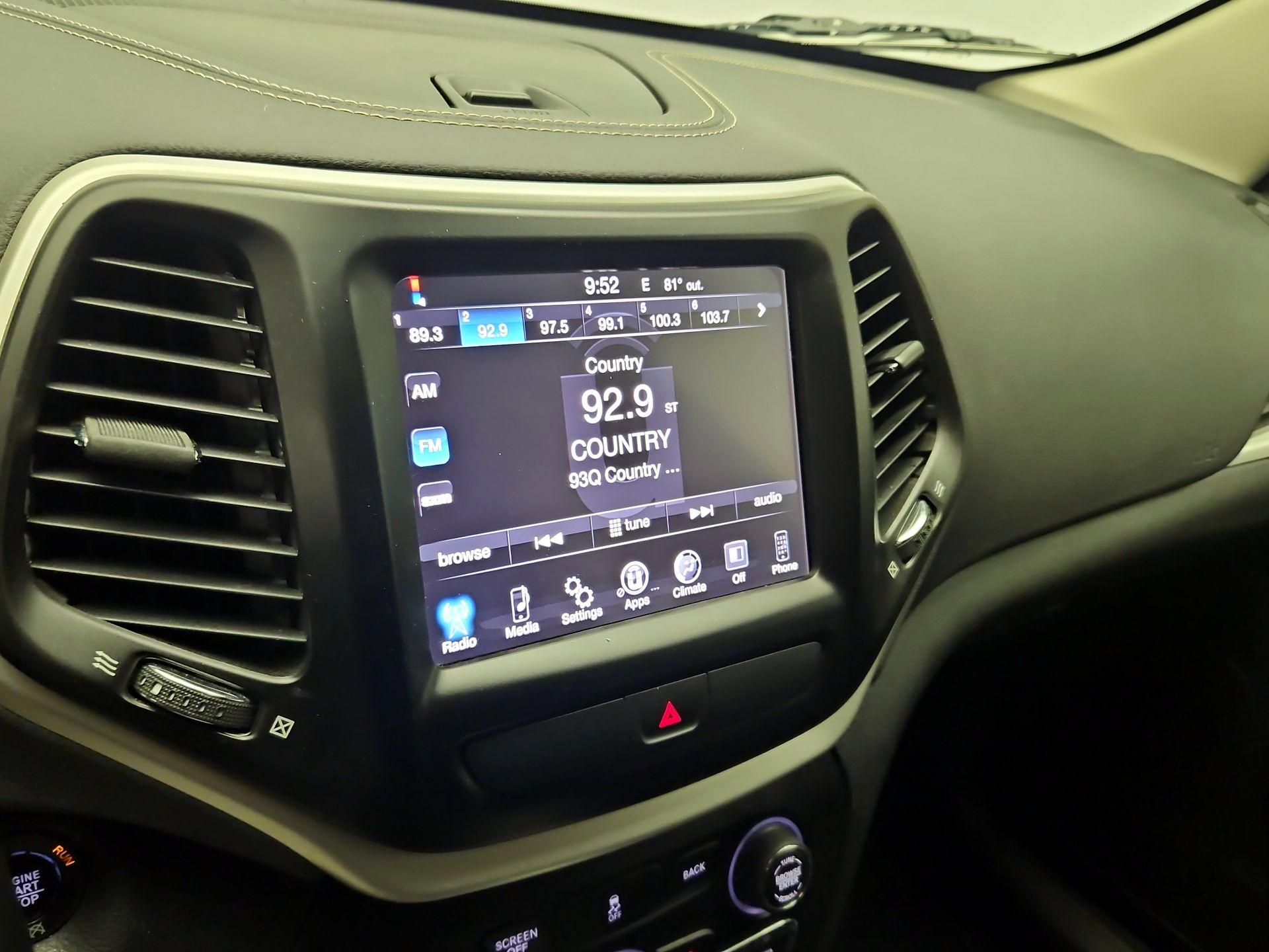 Thumbnail: 2018 Jeep Cherokee - 15