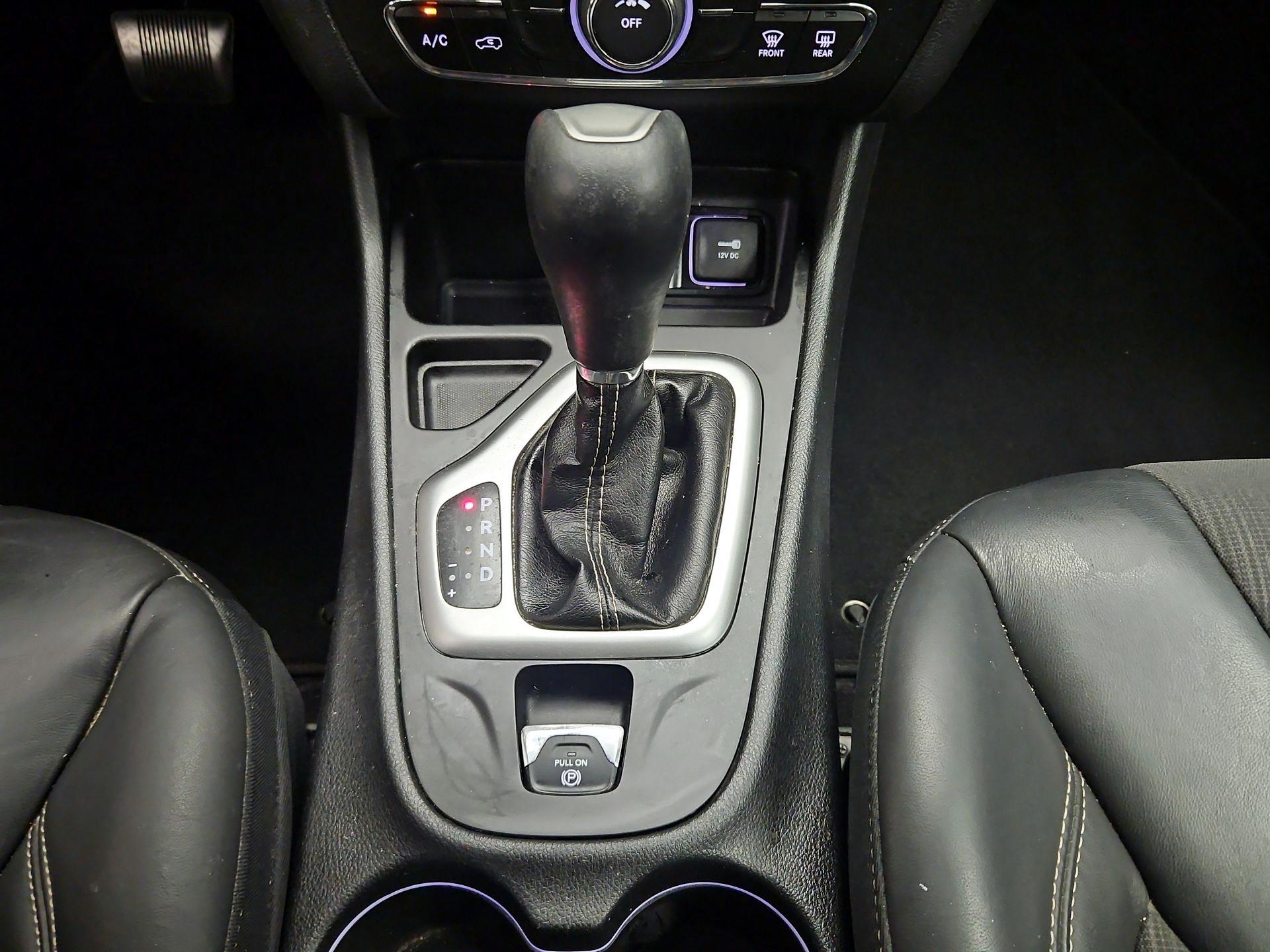 Thumbnail: 2018 Jeep Cherokee - 17