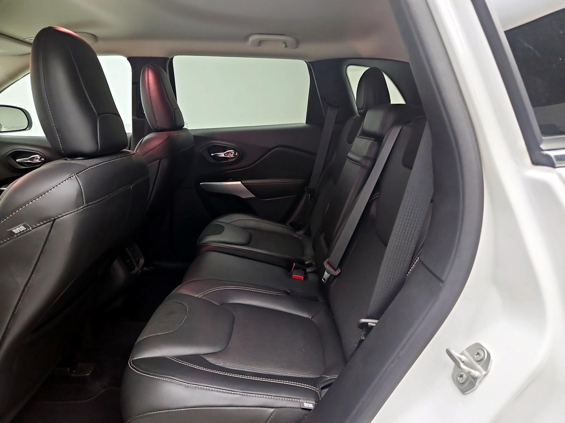 Thumbnail: 2018 Jeep Cherokee - 19