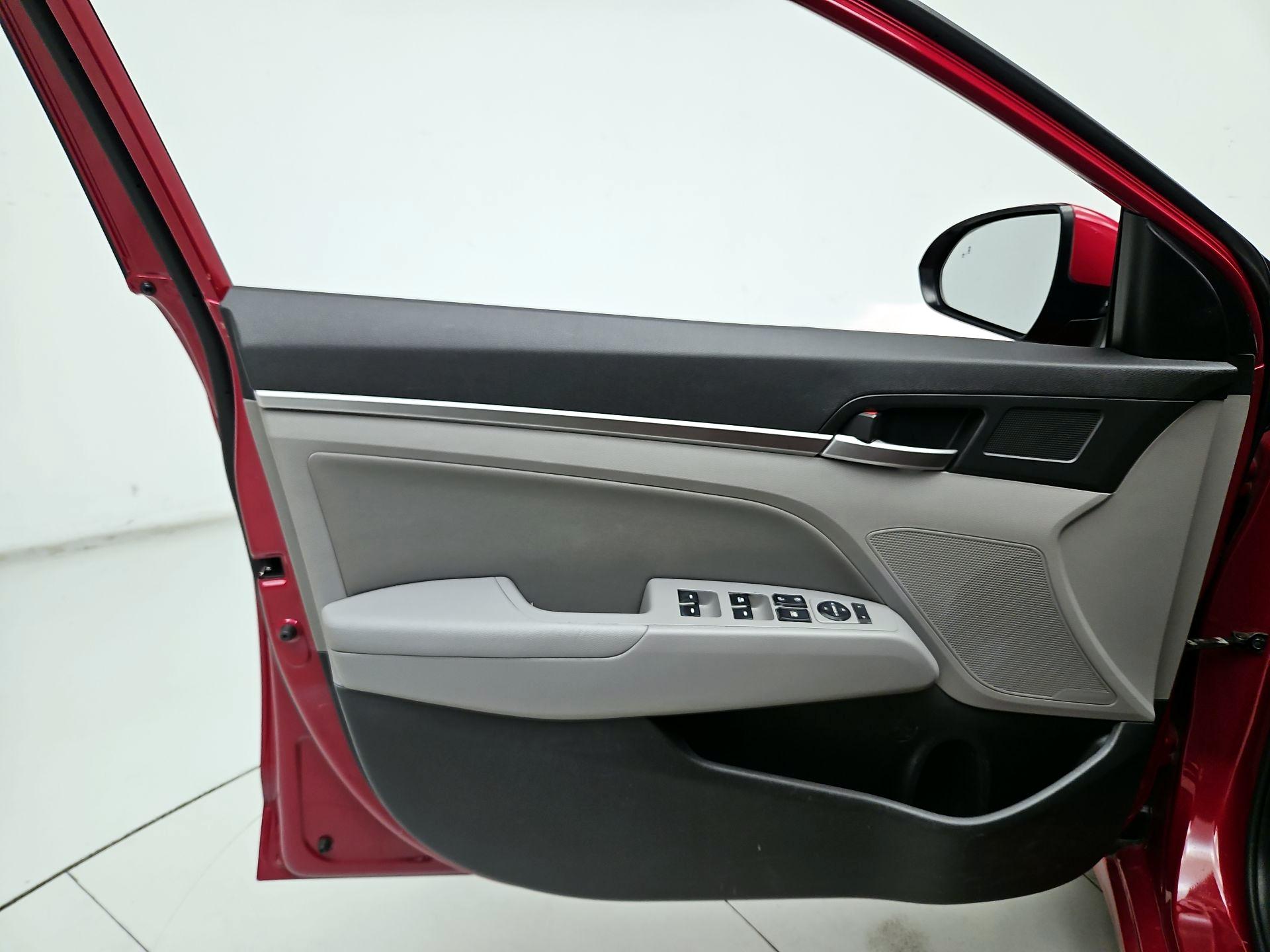 Thumbnail: 2019 Hyundai Elantra - 12