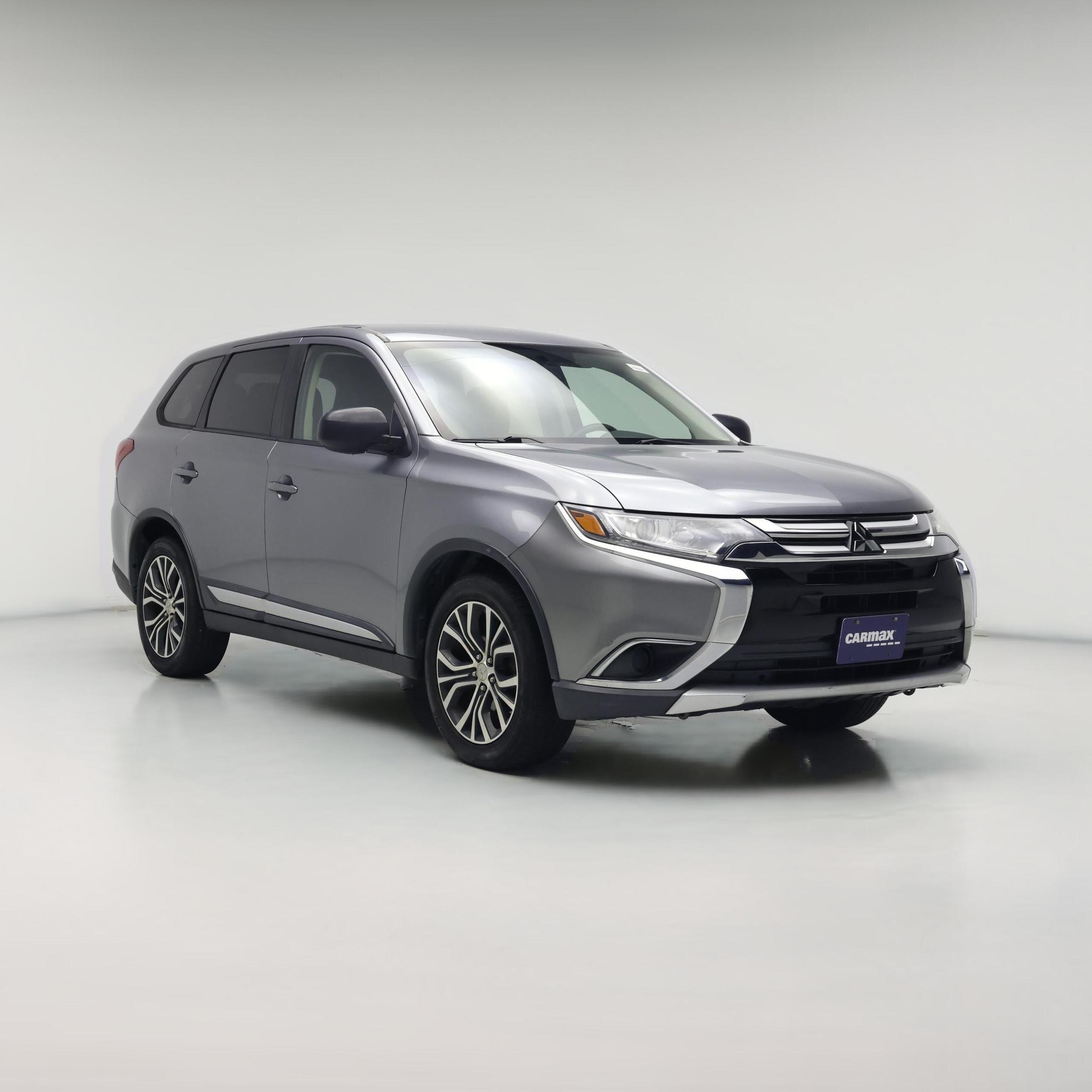 Thumbnail: 2017 Mitsubishi Outlander - 1