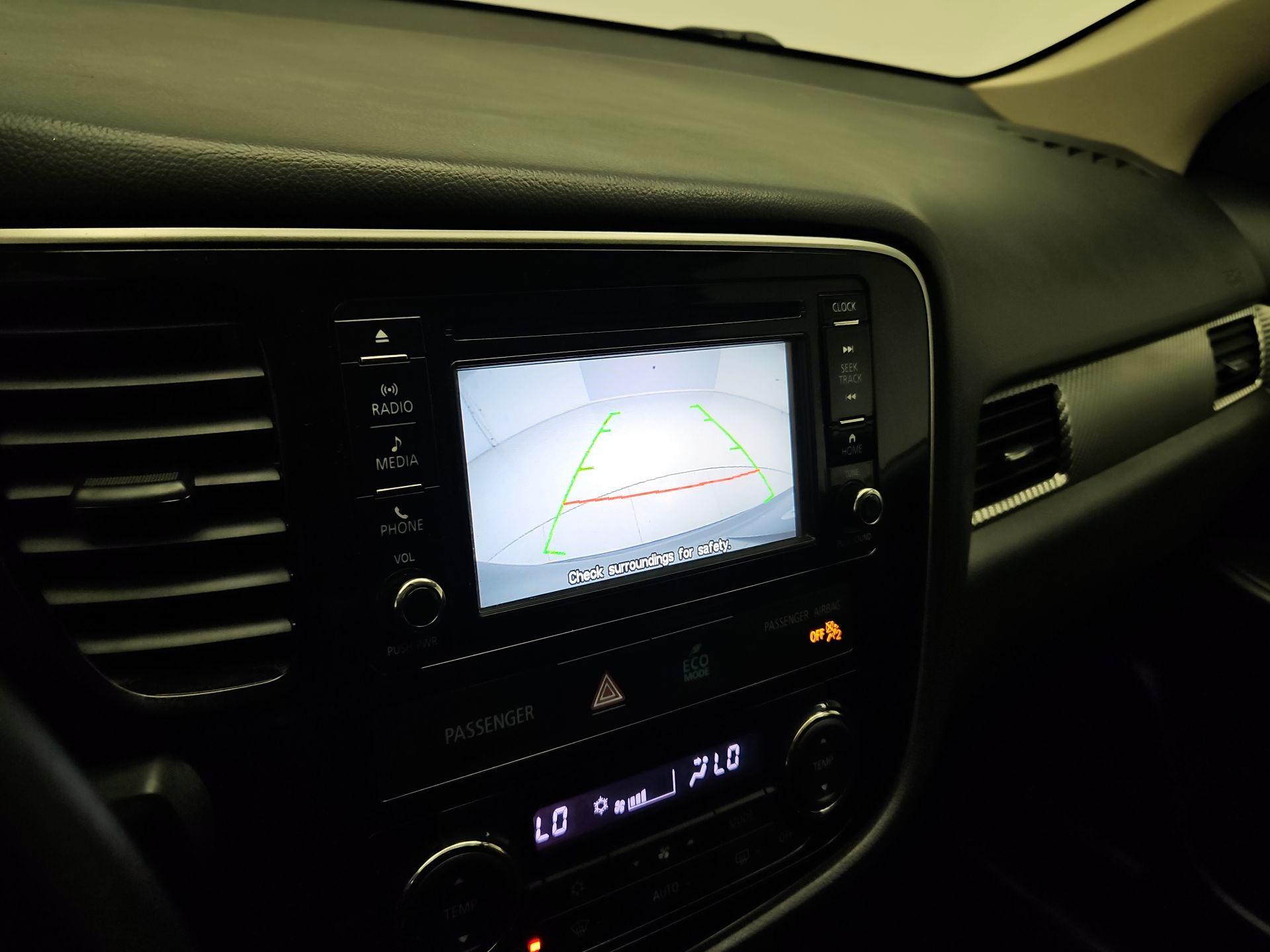 Thumbnail: 2017 Mitsubishi Outlander - 14