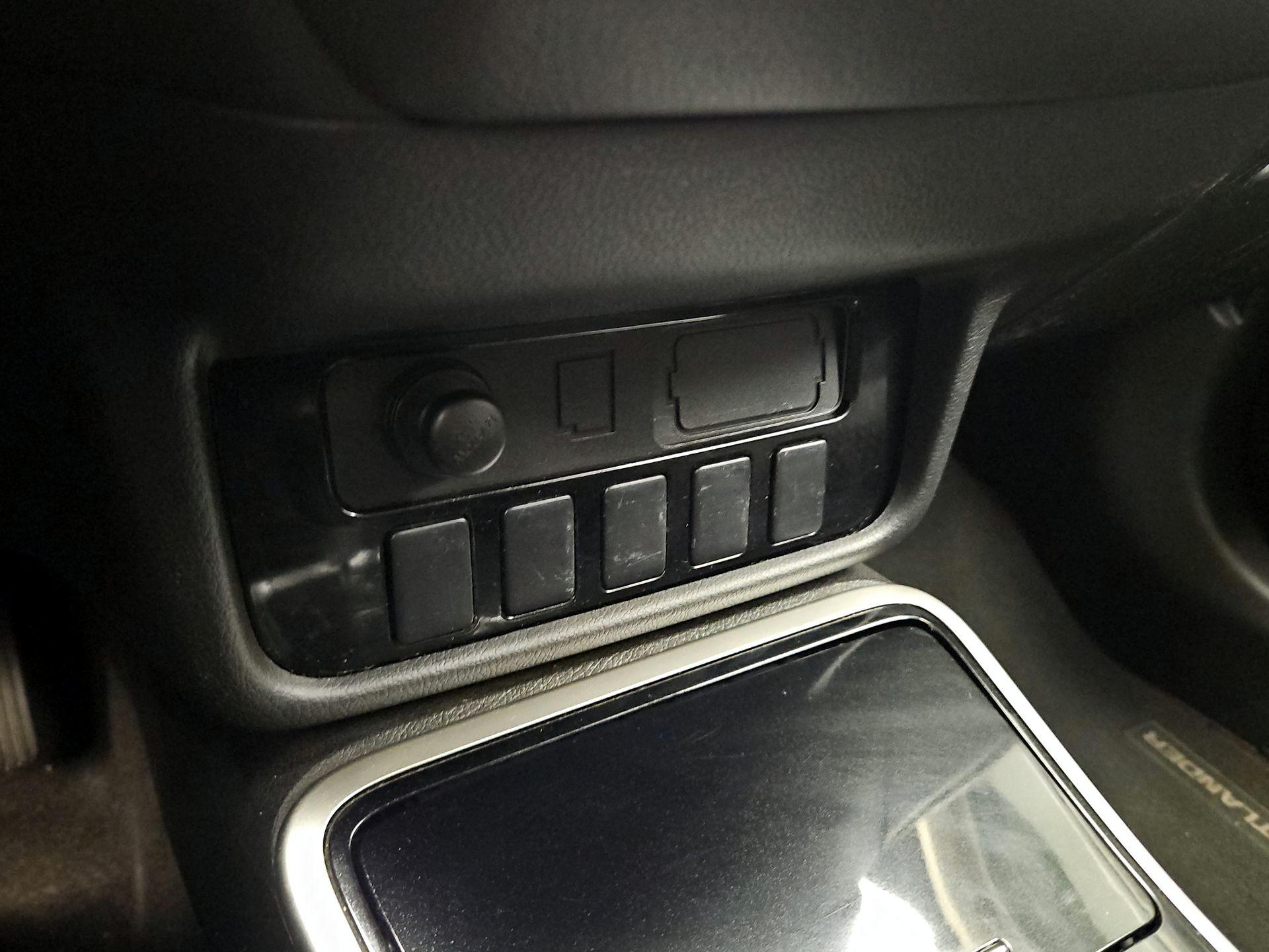 Thumbnail: 2017 Mitsubishi Outlander - 18
