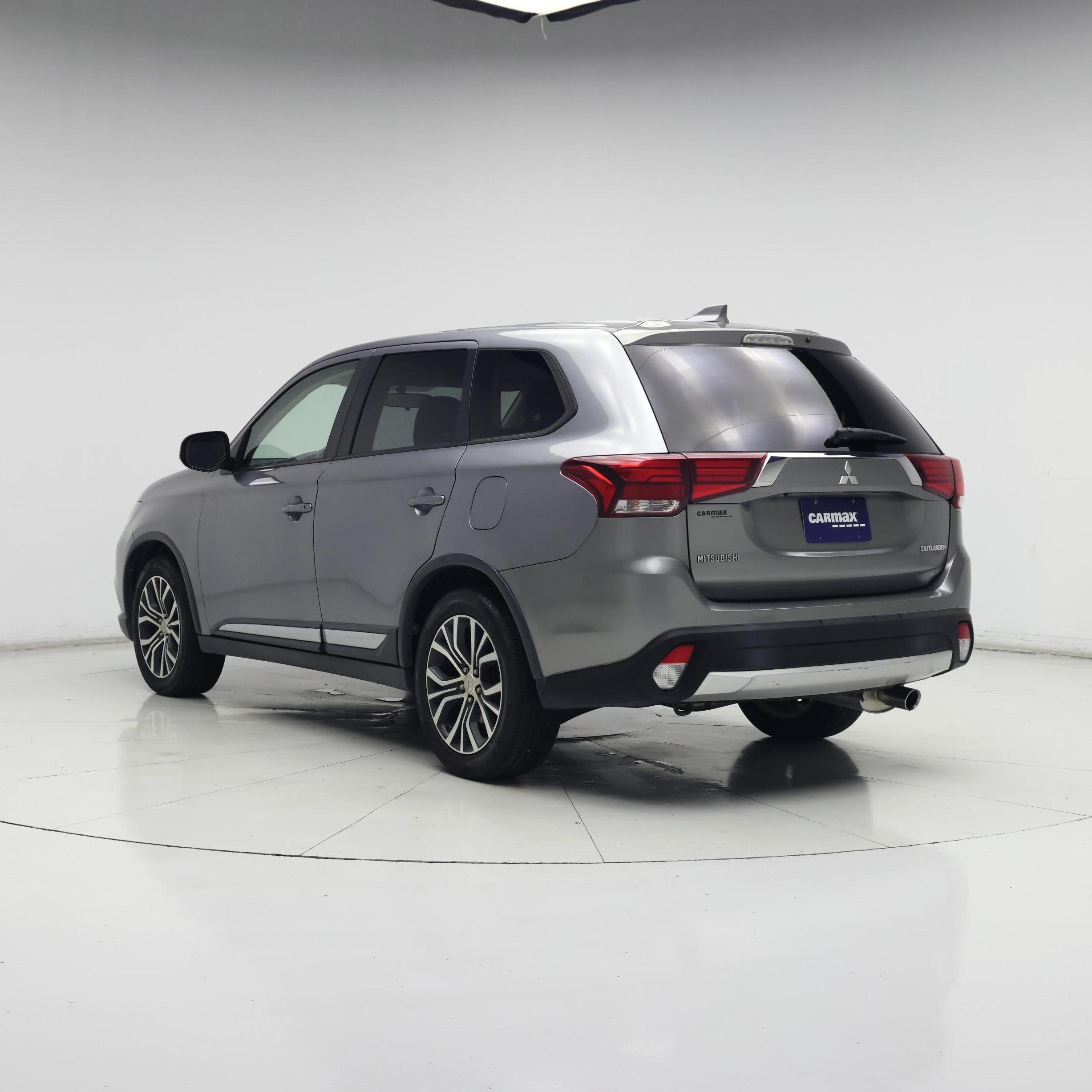 Thumbnail: 2017 Mitsubishi Outlander - 2