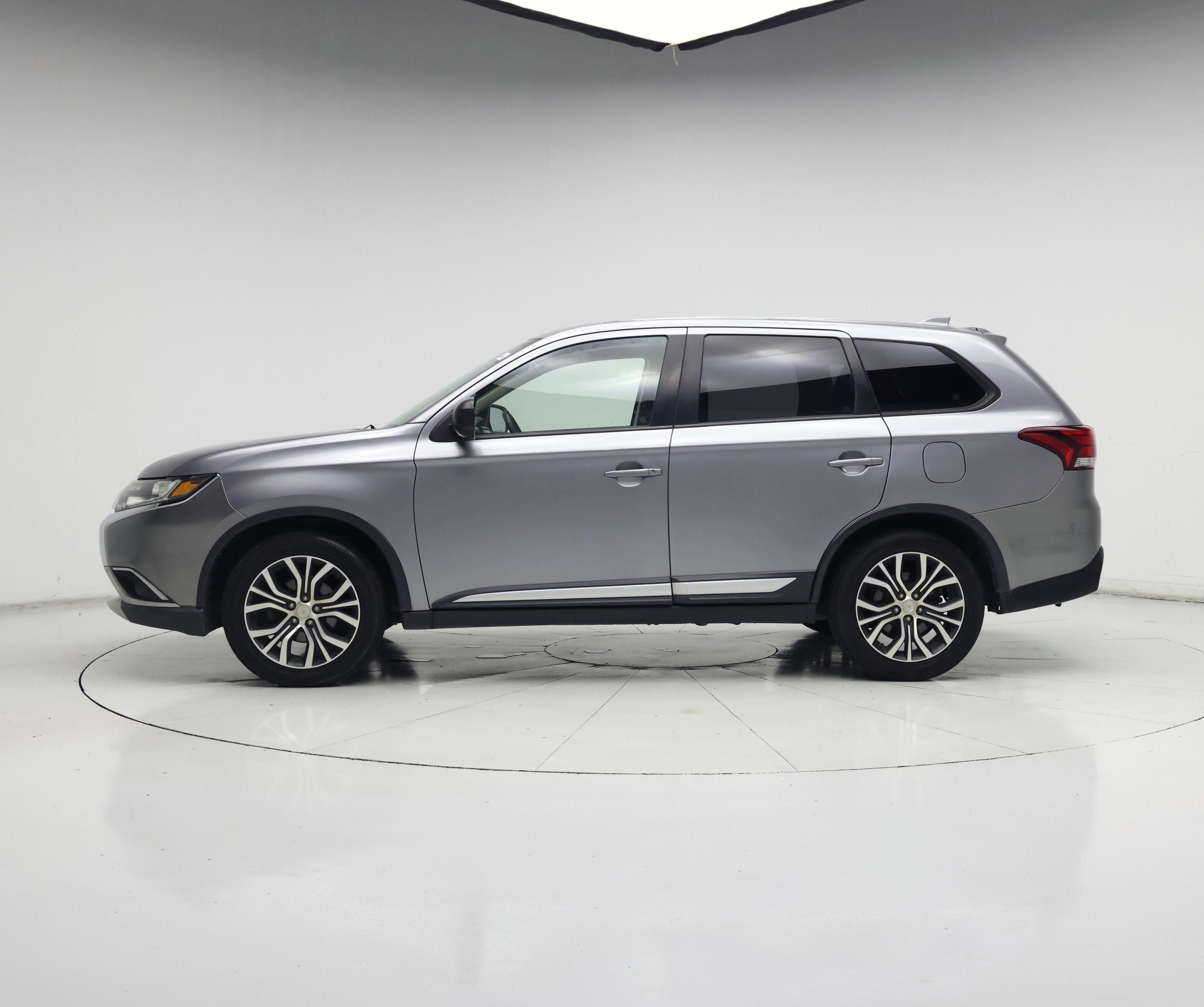 Thumbnail: 2017 Mitsubishi Outlander - 3