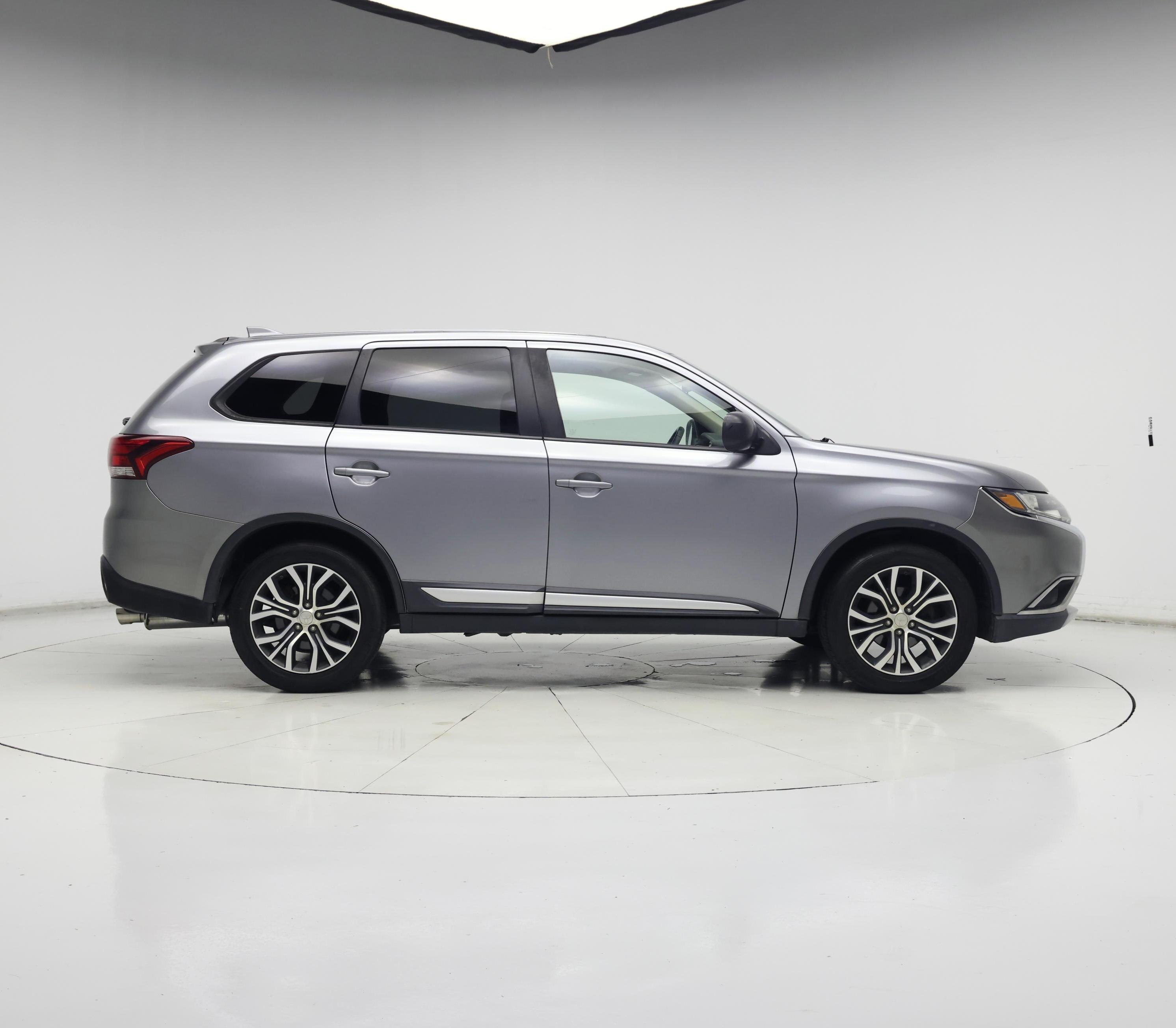 Thumbnail: 2017 Mitsubishi Outlander - 7