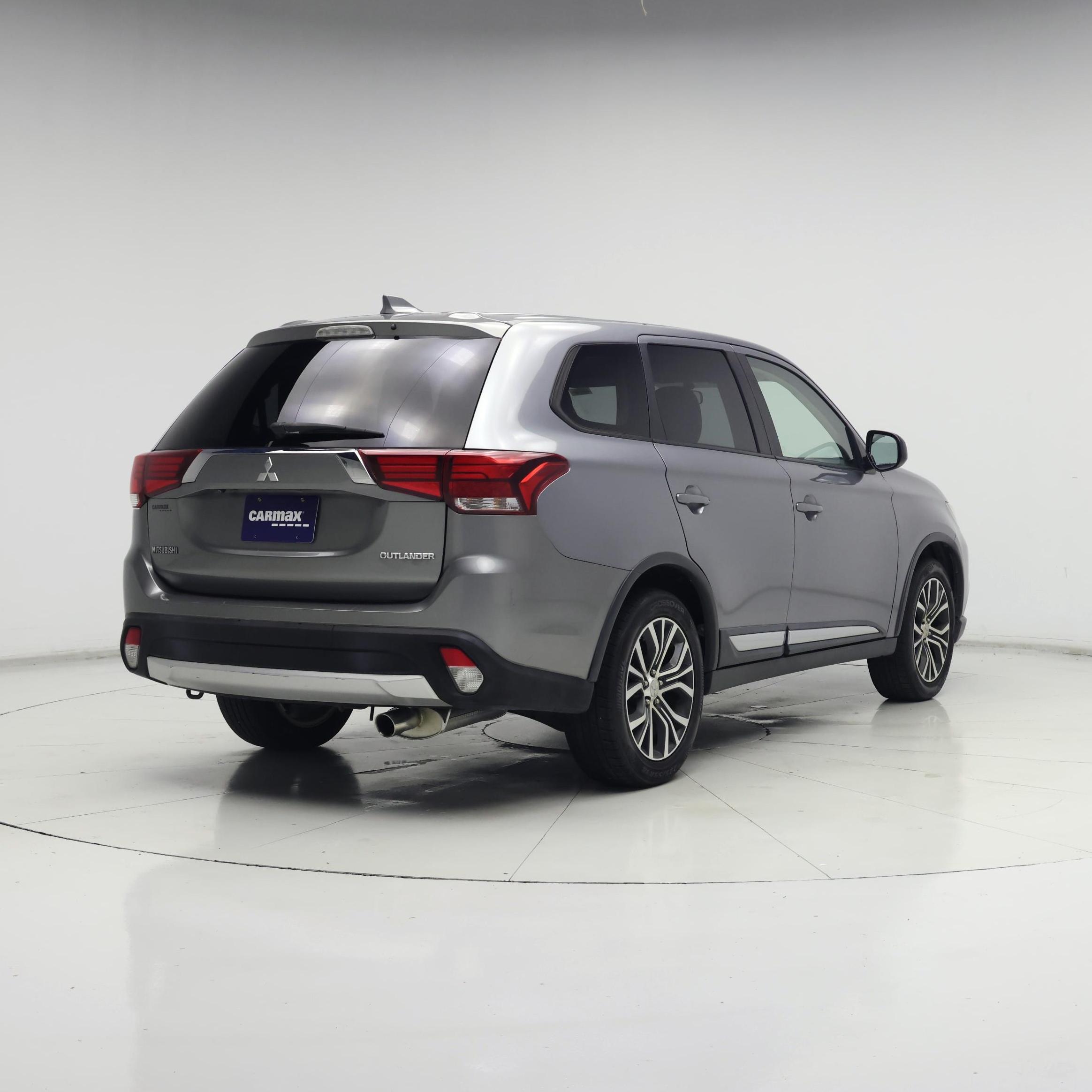 Thumbnail: 2017 Mitsubishi Outlander - 8