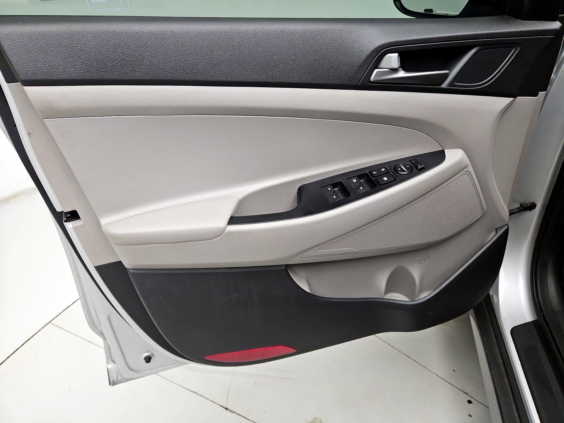 Thumbnail: 2017 Hyundai Tucson - 12