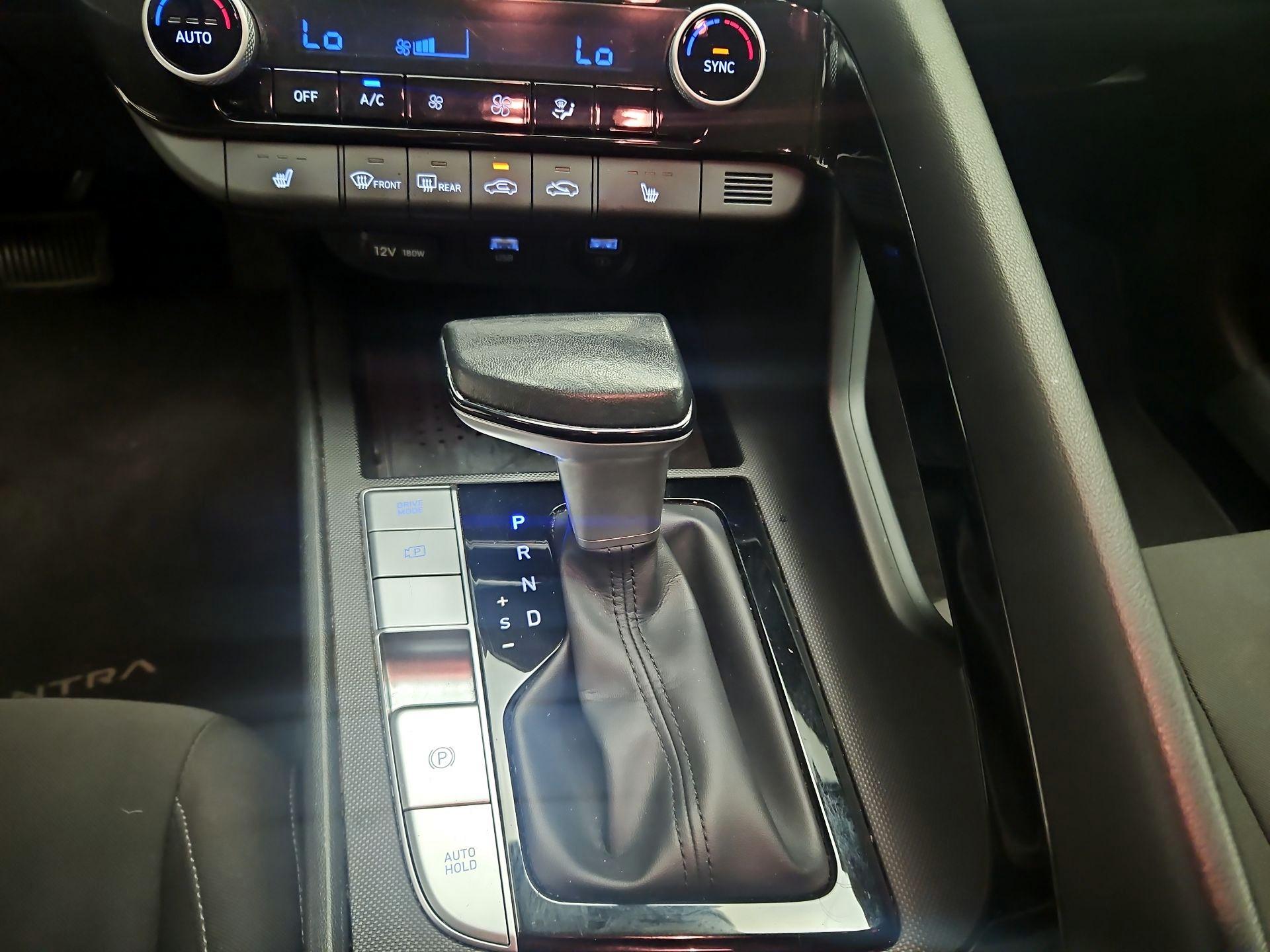 Thumbnail: 2022 Hyundai Elantra - 17