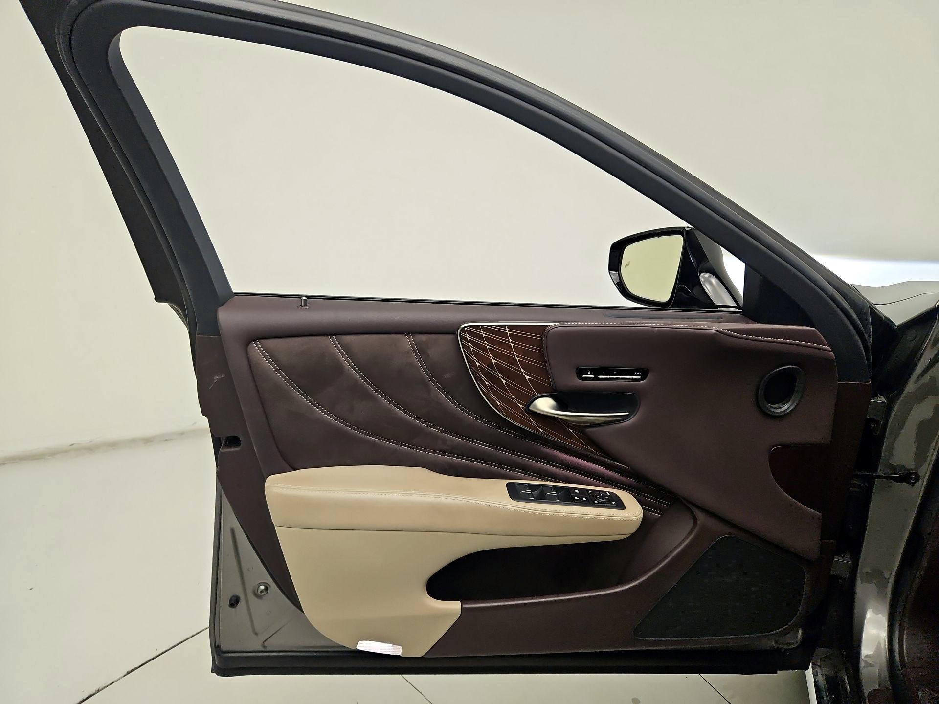 Thumbnail: 2020 Lexus LS - 12