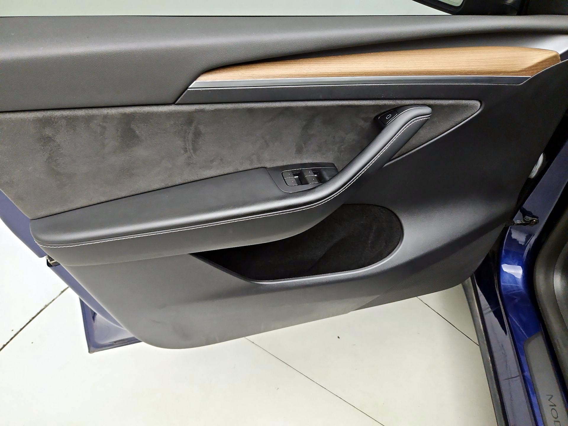 Thumbnail: 2023 Tesla Model Y - 12
