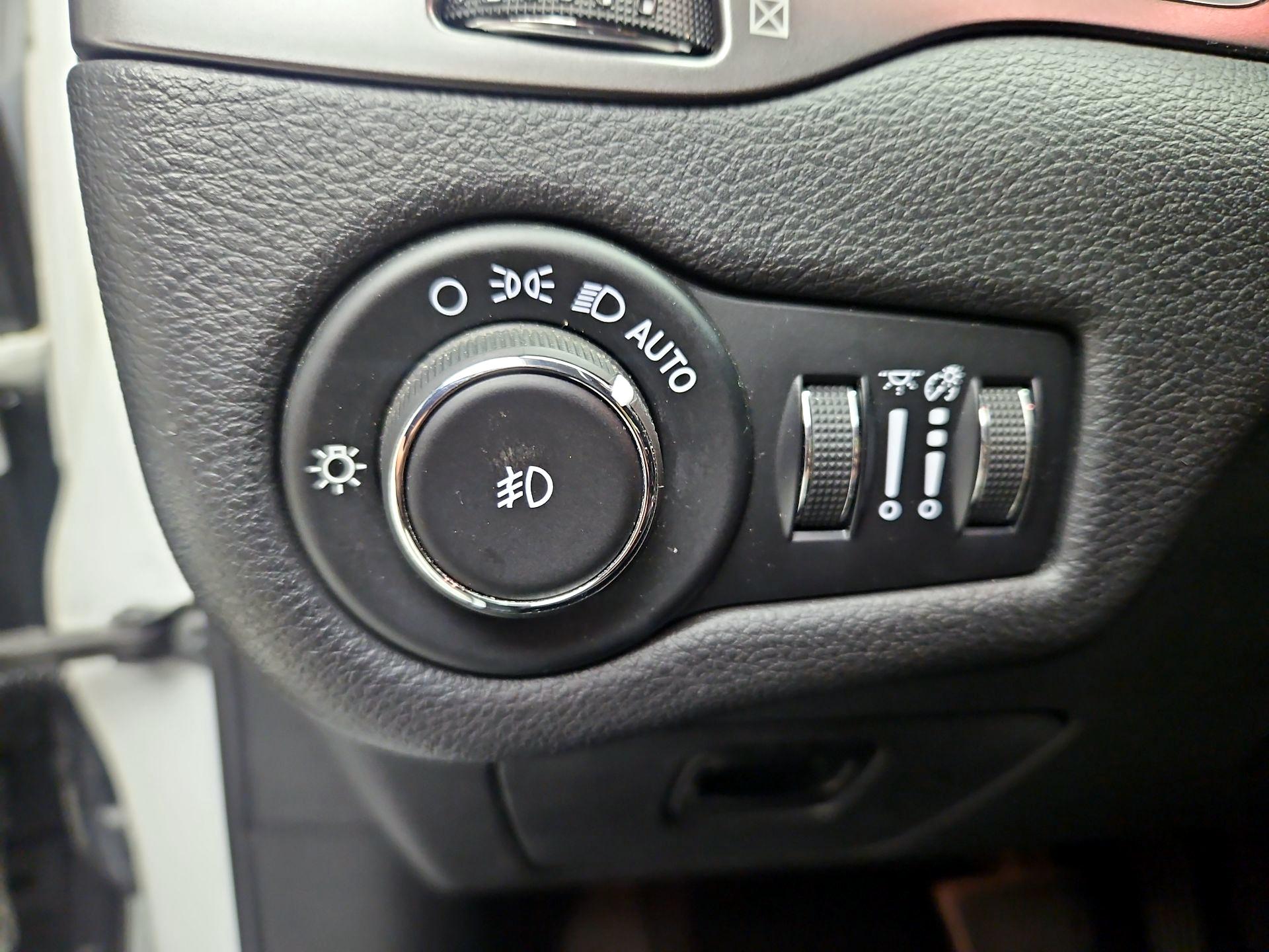 Thumbnail: 2019 Jeep Cherokee - 13